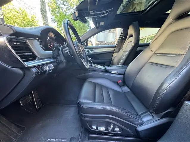 Porsche Panamera view 16