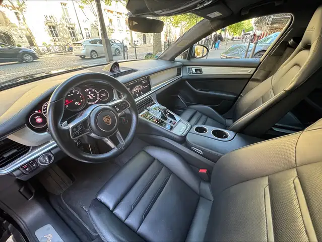 Porsche Panamera view 17