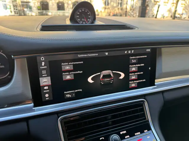 Porsche Panamera view 19