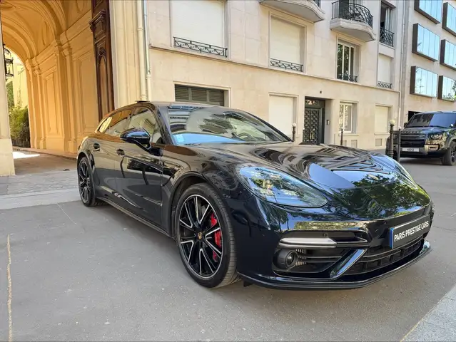 Porsche Panamera view 3