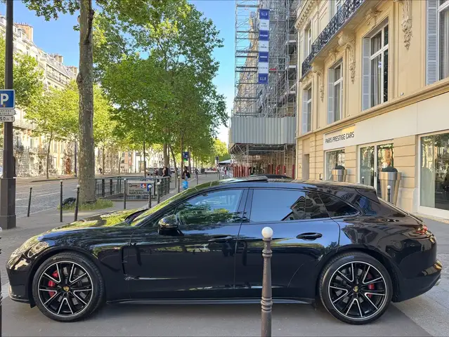 Porsche Panamera view 8