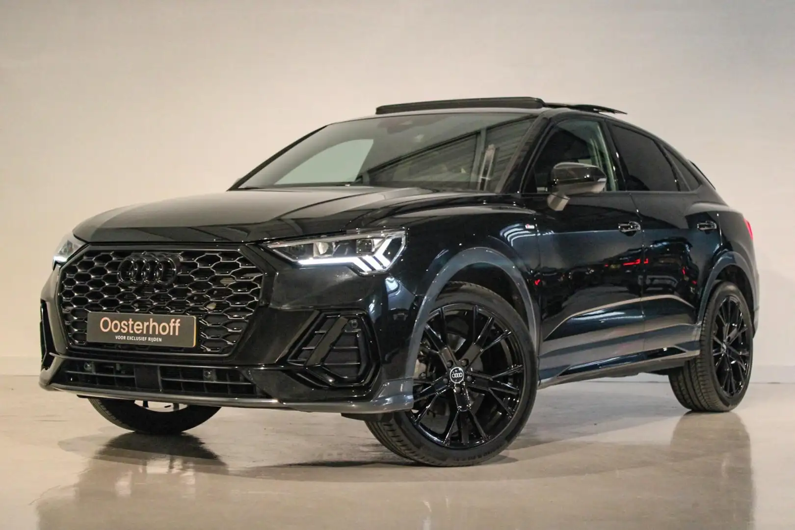 Audi Q3 35 TFSI S edition PANO | Sfeer Nero - 1
