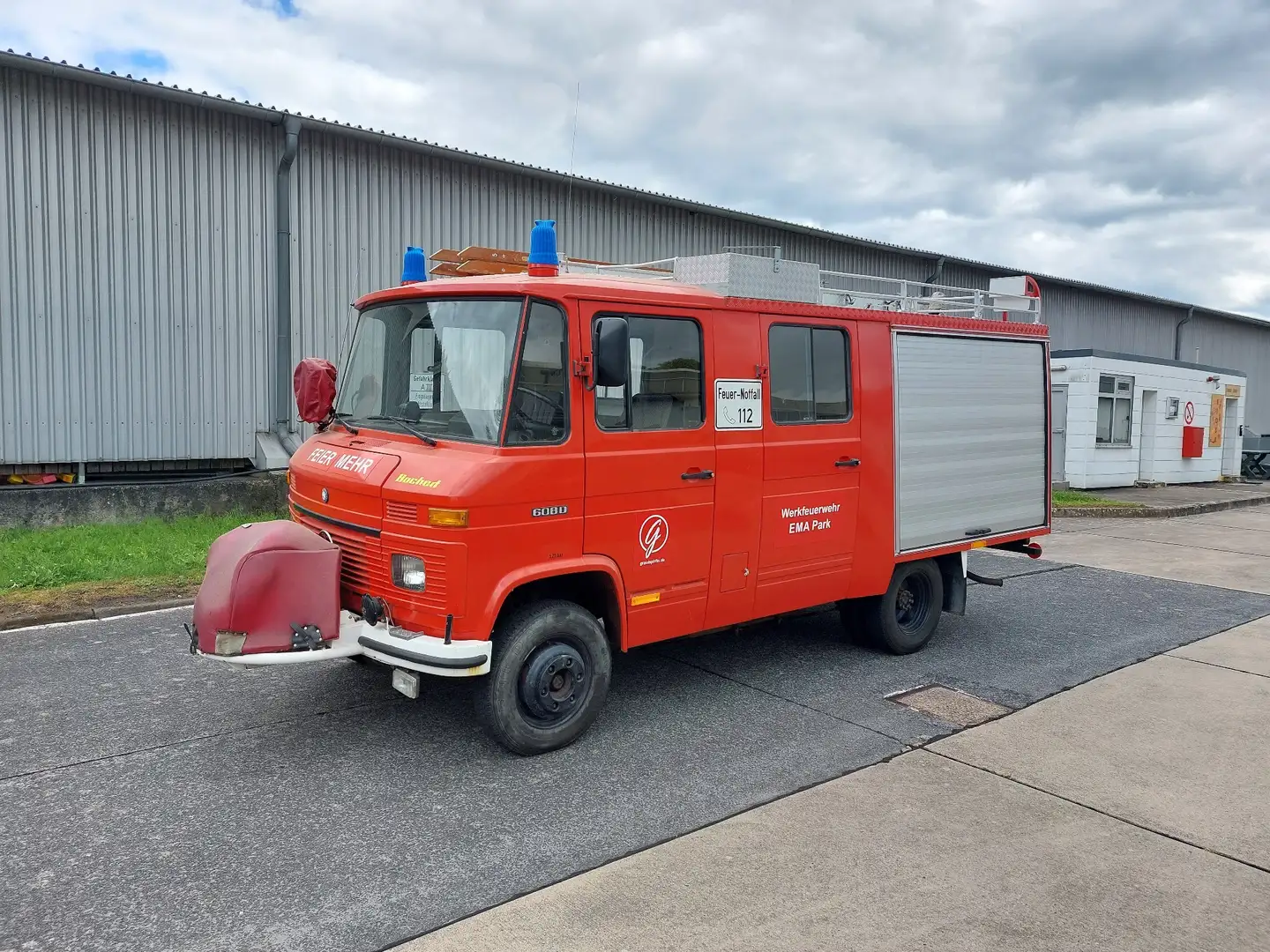 Mercedes-Benz T2 608D LF8 Feuerwehr Partyliner Düdo Event Rouge - 1