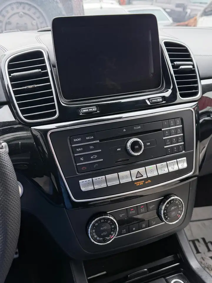 Mercedes-Benz GLS снимка Mercedes-Benz GLS