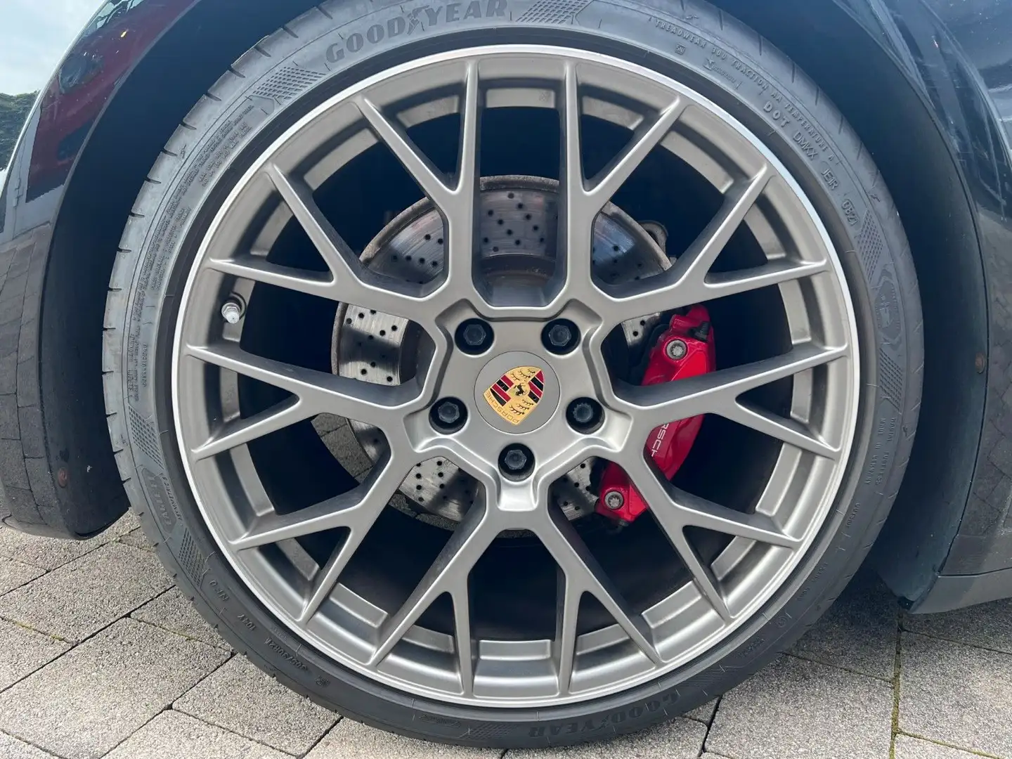 Porsche 992 4S Cabriolet *Leder*Sportabgasanlage* Noir - 2