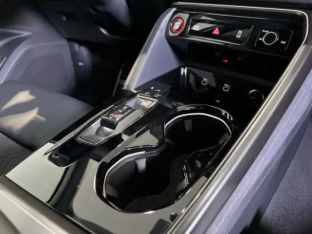 Audi Q5 view 10