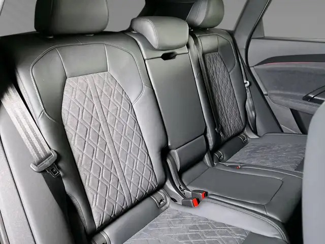 Audi Q5 view 12
