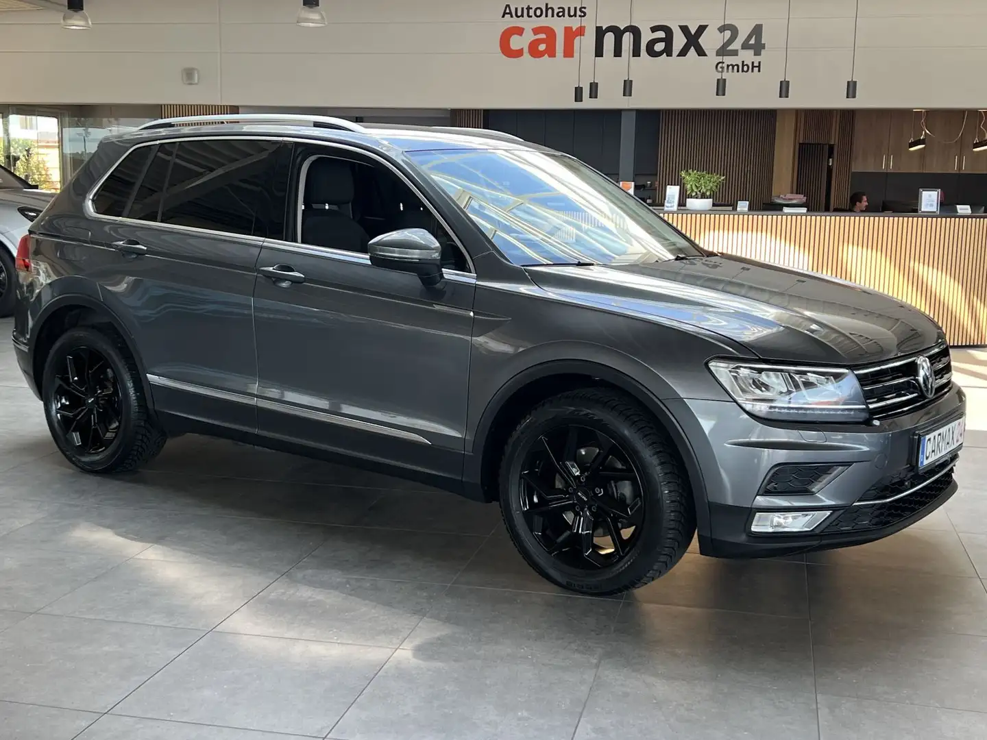 Volkswagen Tiguan Highline DSG CarPlay Navi Kamera ACC Grau - 1