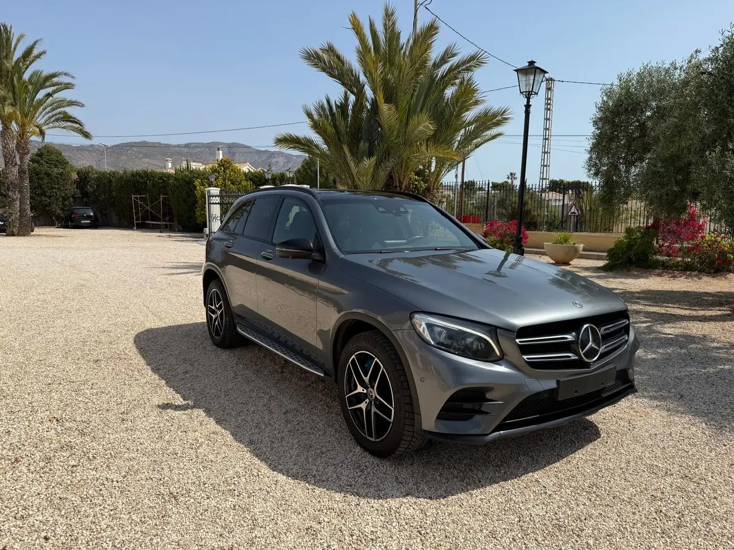 Mercedes-Benz GLC 350 GLC 350e 4Matic AMG Gris - 2