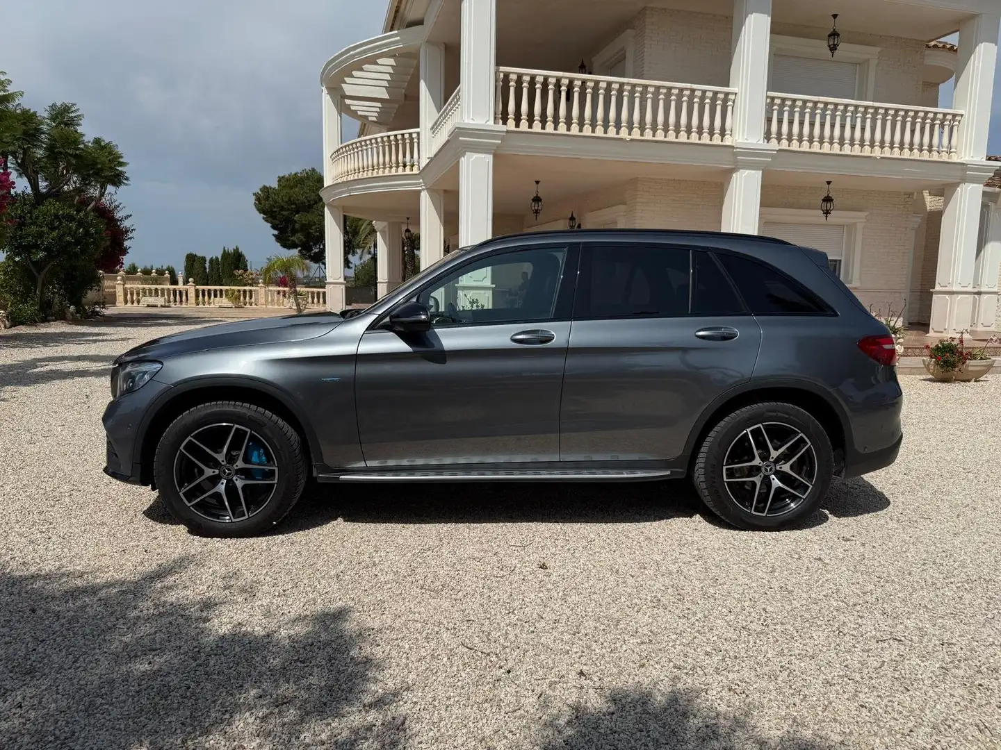 Mercedes-Benz GLC 350 GLC 350e 4Matic AMG Gris - 1