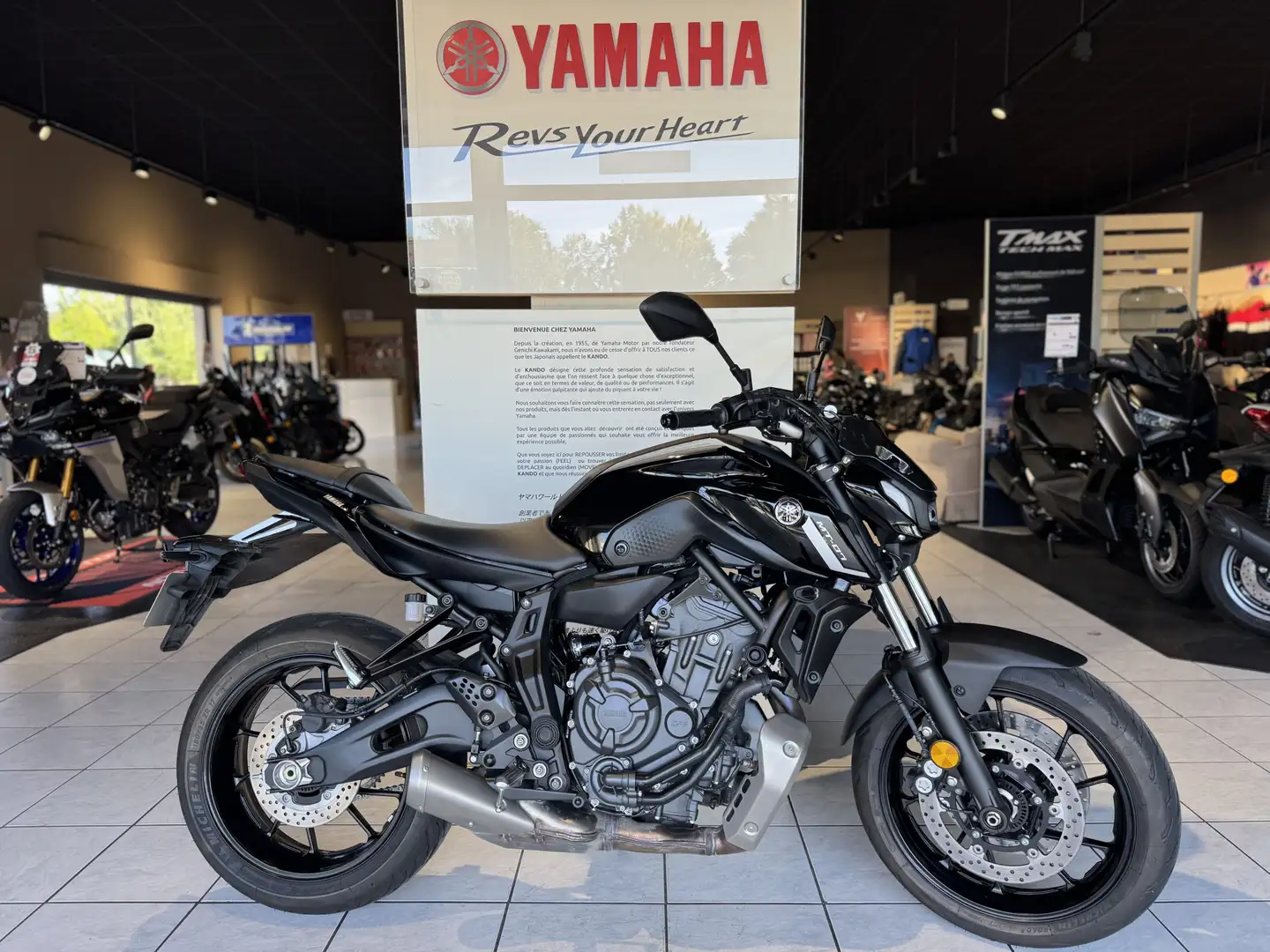 Yamaha MT-07 Schwarz - 1