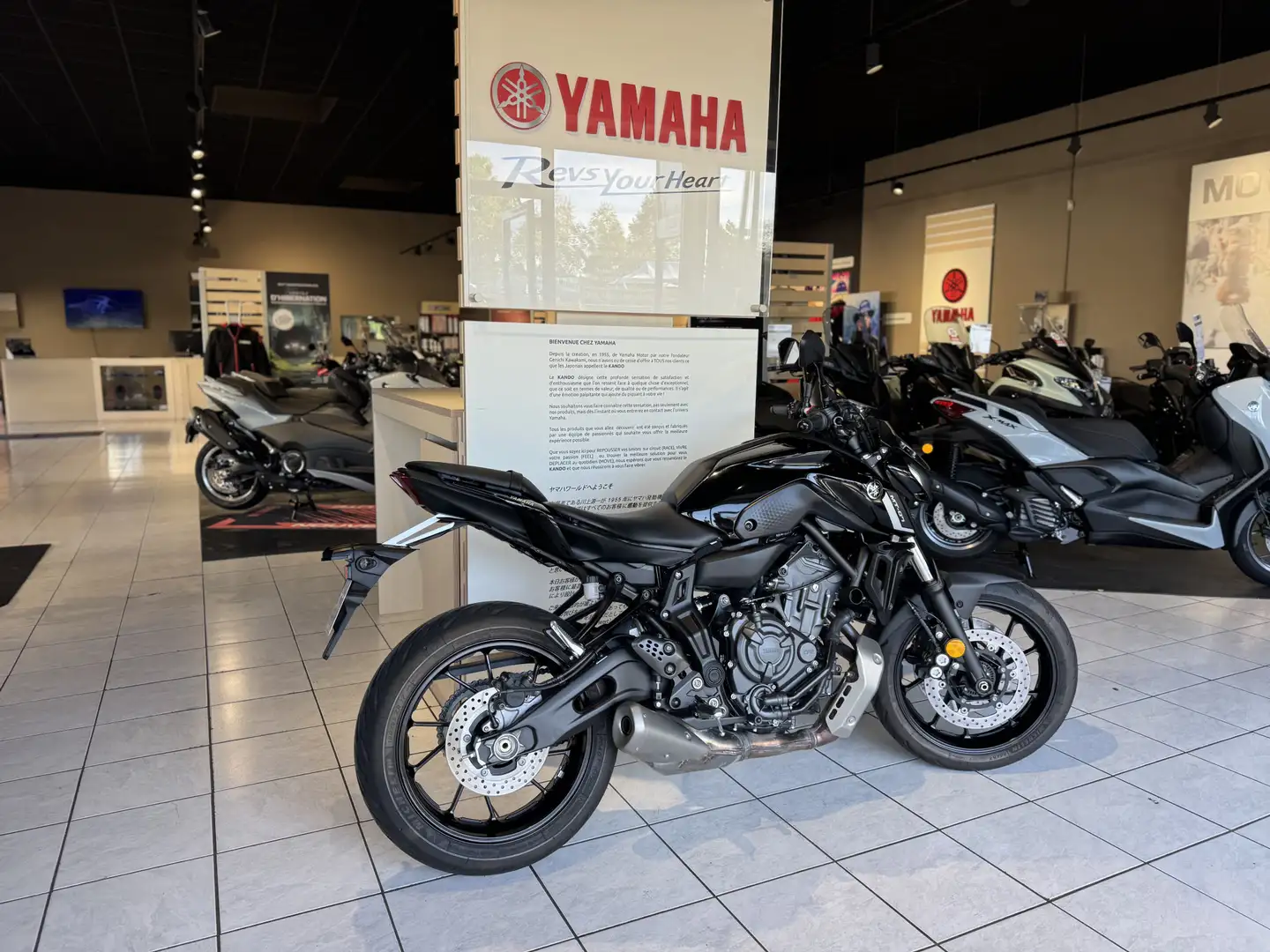 Yamaha MT-07 Schwarz - 2