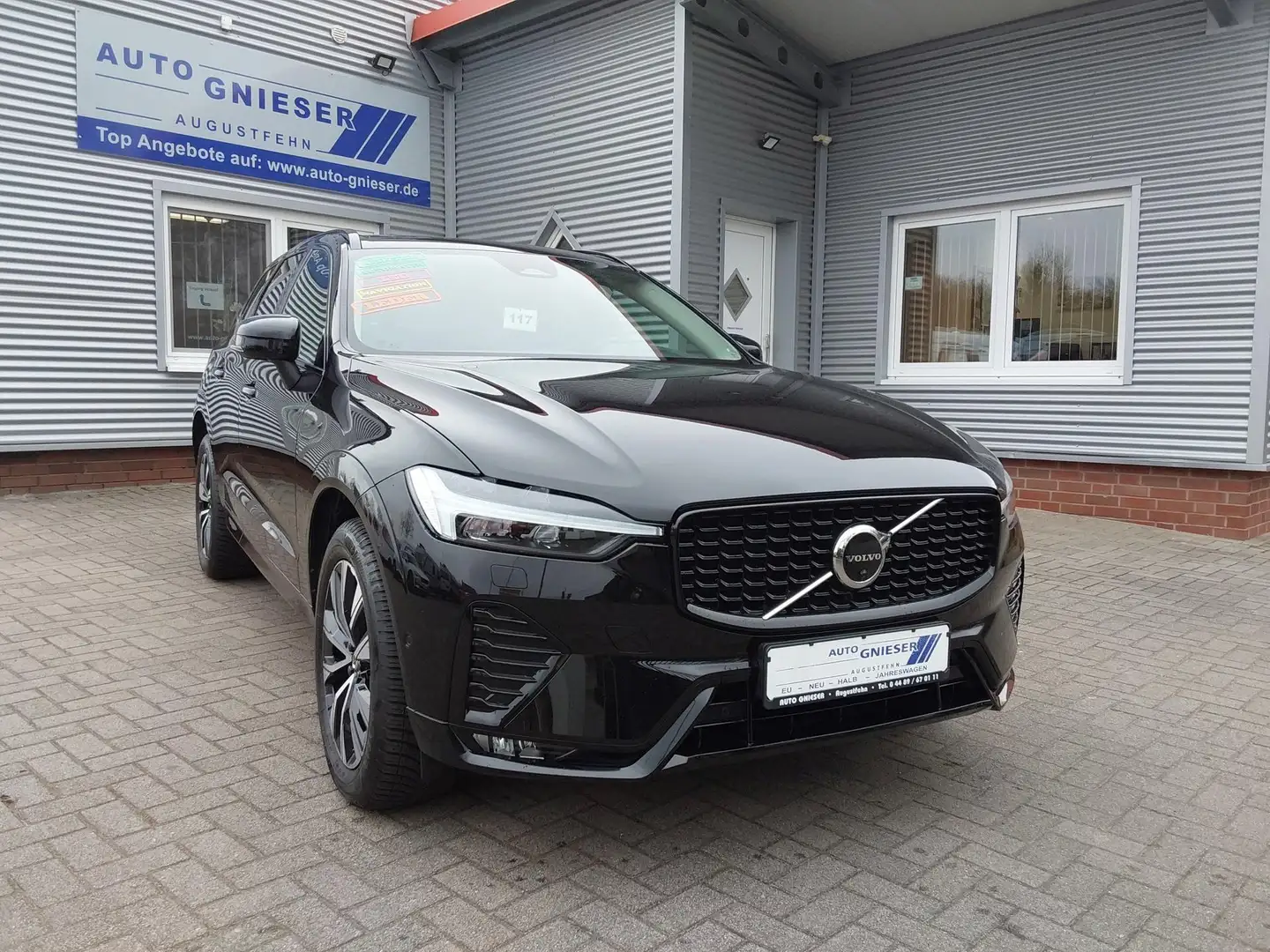 Volvo XC60 B4 D 2WD Plus Dark ACC/LED/SHZ/PDC/KAM/PANO 145... Schwarz - 1