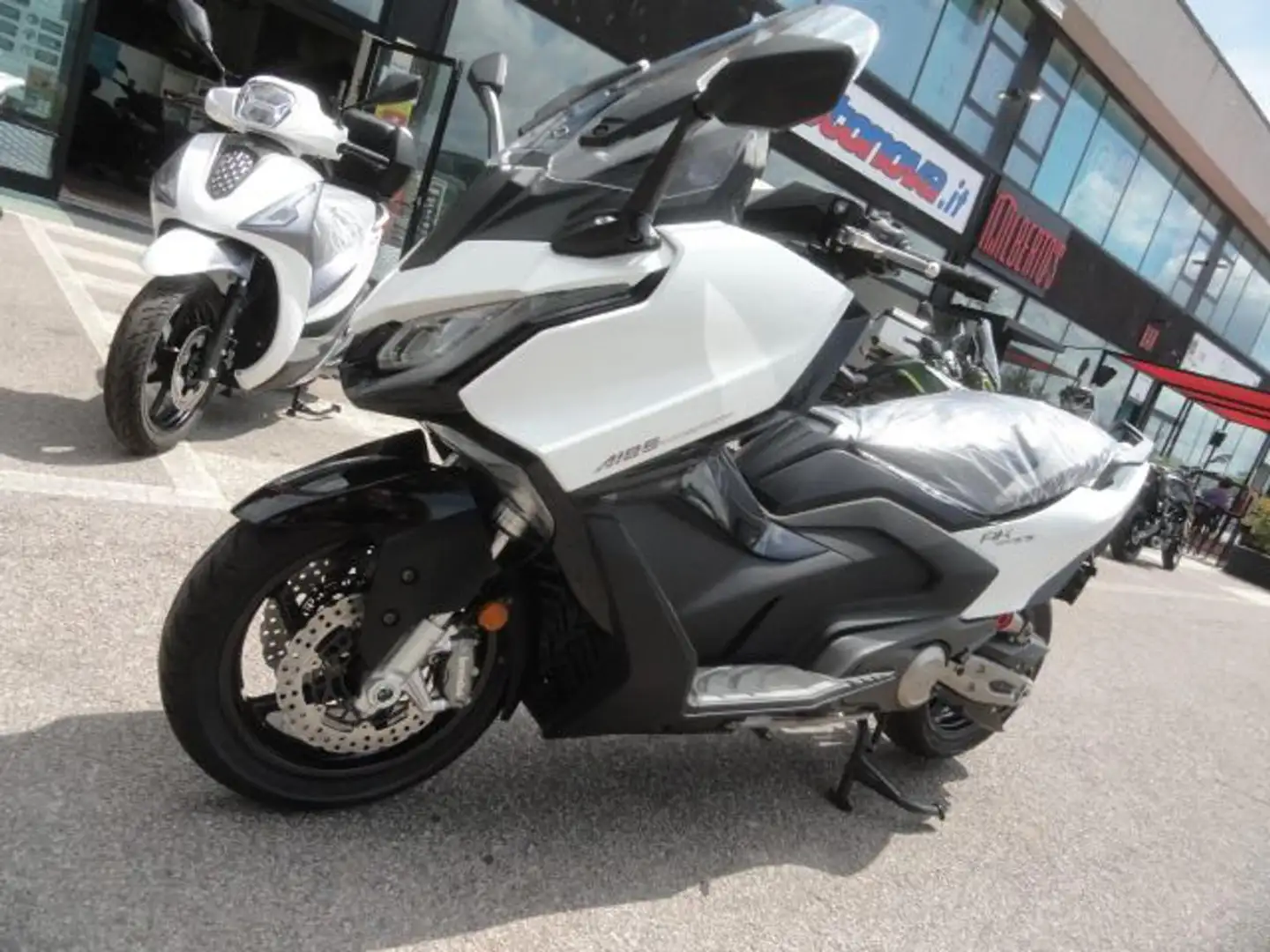 Kymco AK 575 Premium Bianco - 2