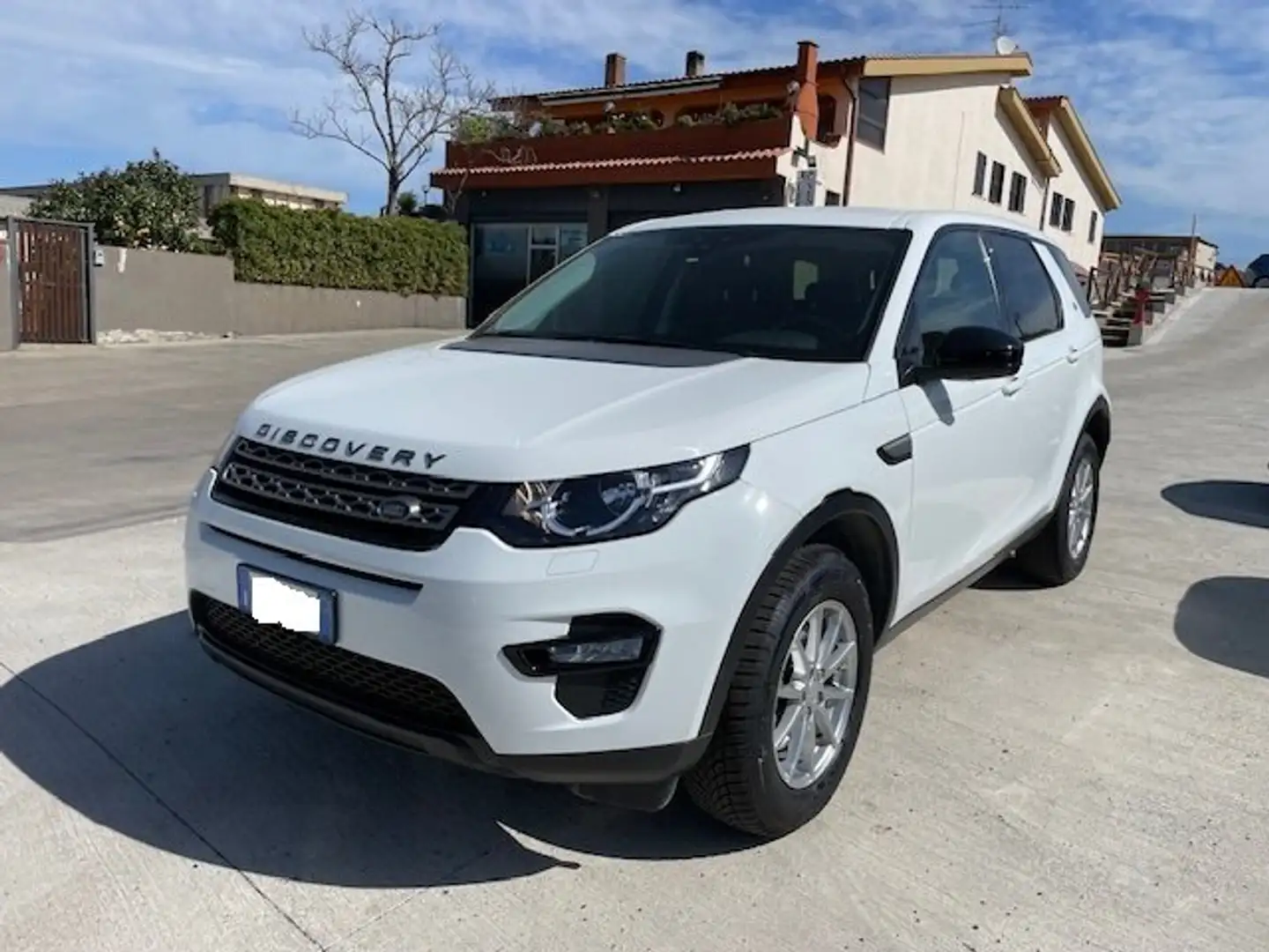 Land Rover Discovery Sport Discovery Sport 2.0 td4 Pure  awd 150cv auto White - 1