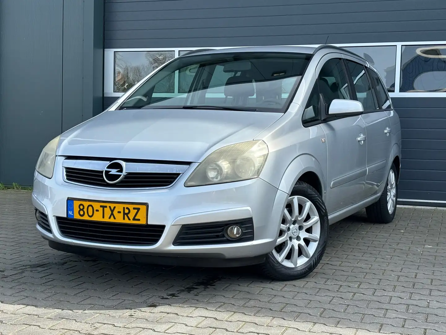 Opel Zafira 1.6 Temptation airco 7-personen Gris - 1
