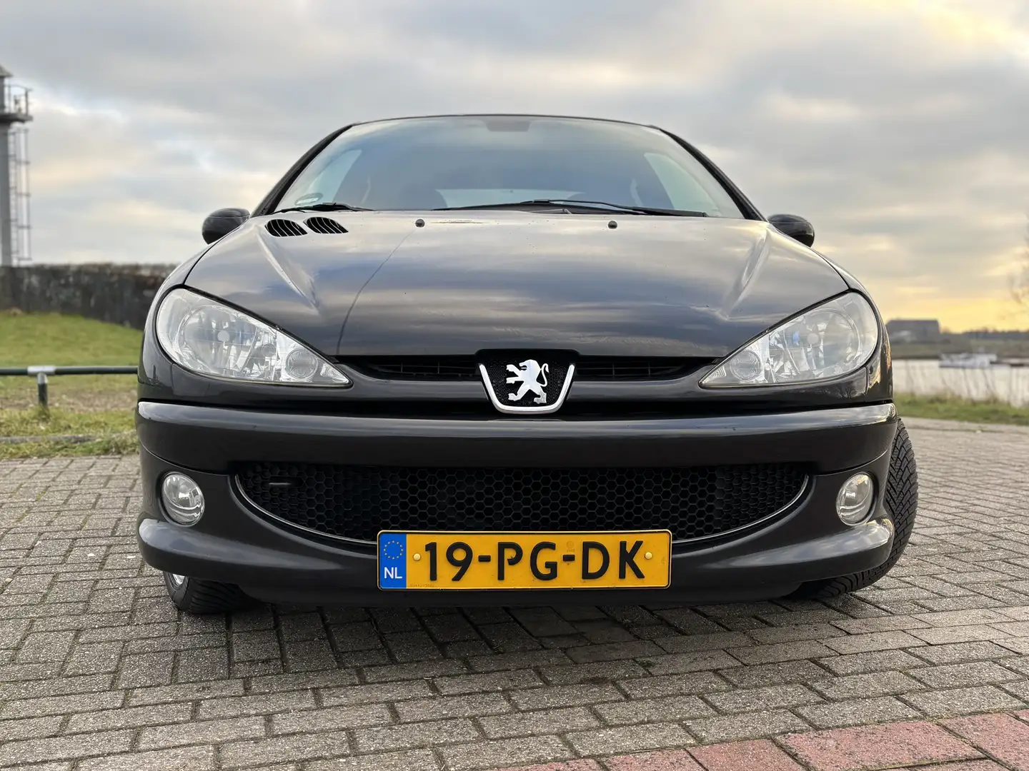 Peugeot 206 1.6-16V Griffe Zwart - 2