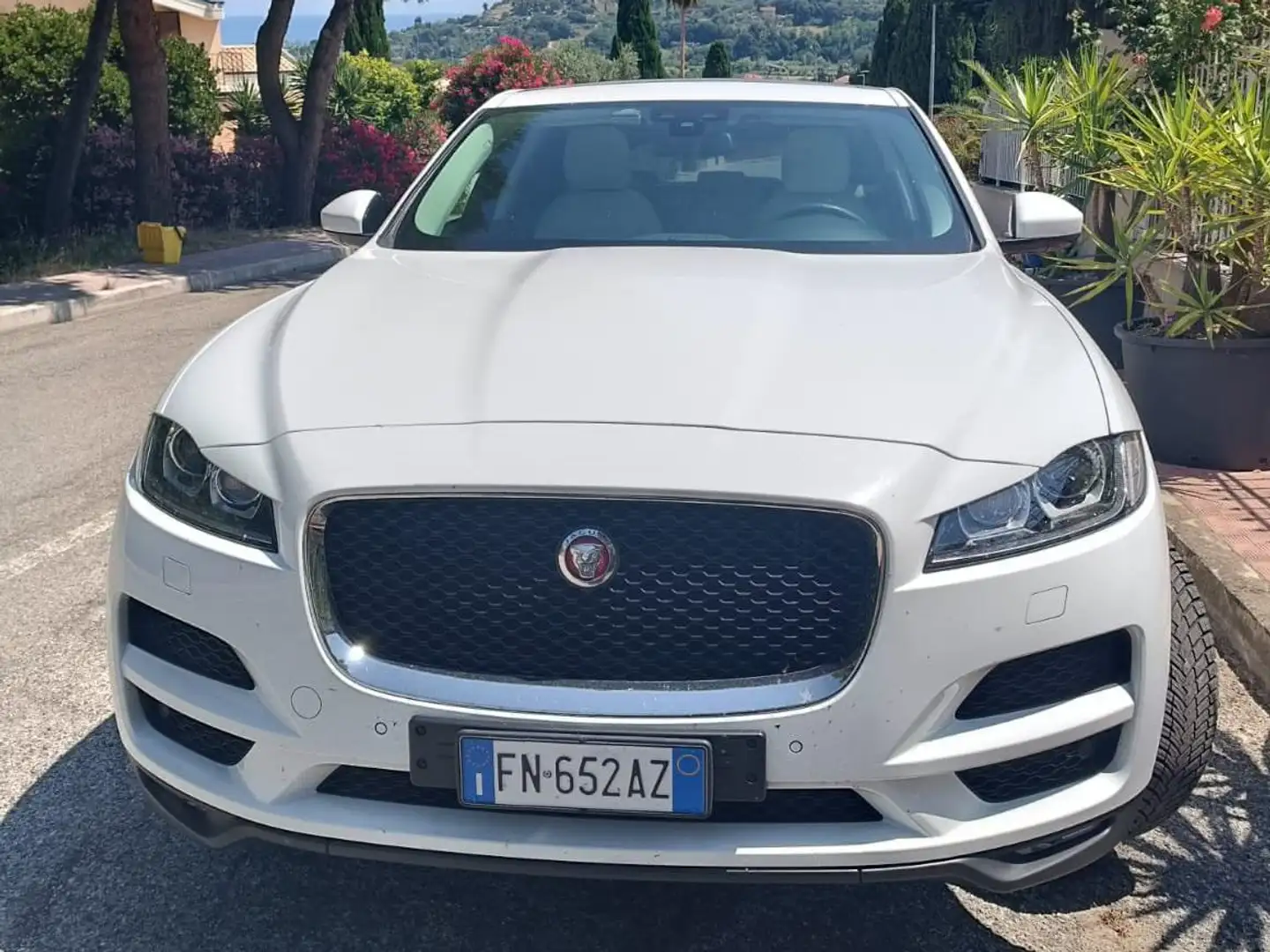 Jaguar F-Pace Mod. Prestige CV180 cc 2000 Diesel,  SUV AWD Bianco - 1
