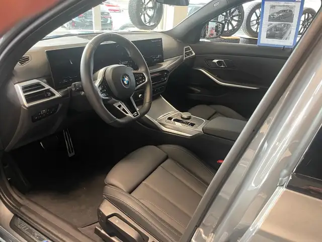 BMW 3 Series view 8