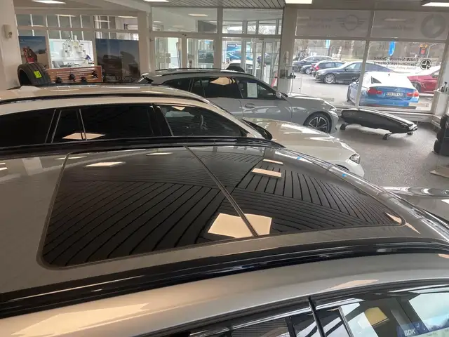 BMW 3 Series view 12