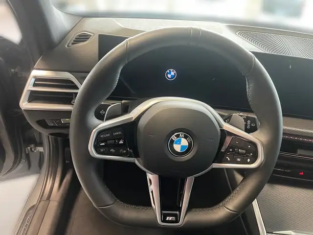 BMW 3 Series view 9