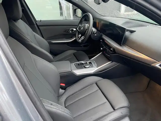 BMW 3 Series view 13