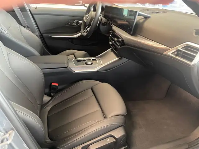 BMW 3 Series view 11