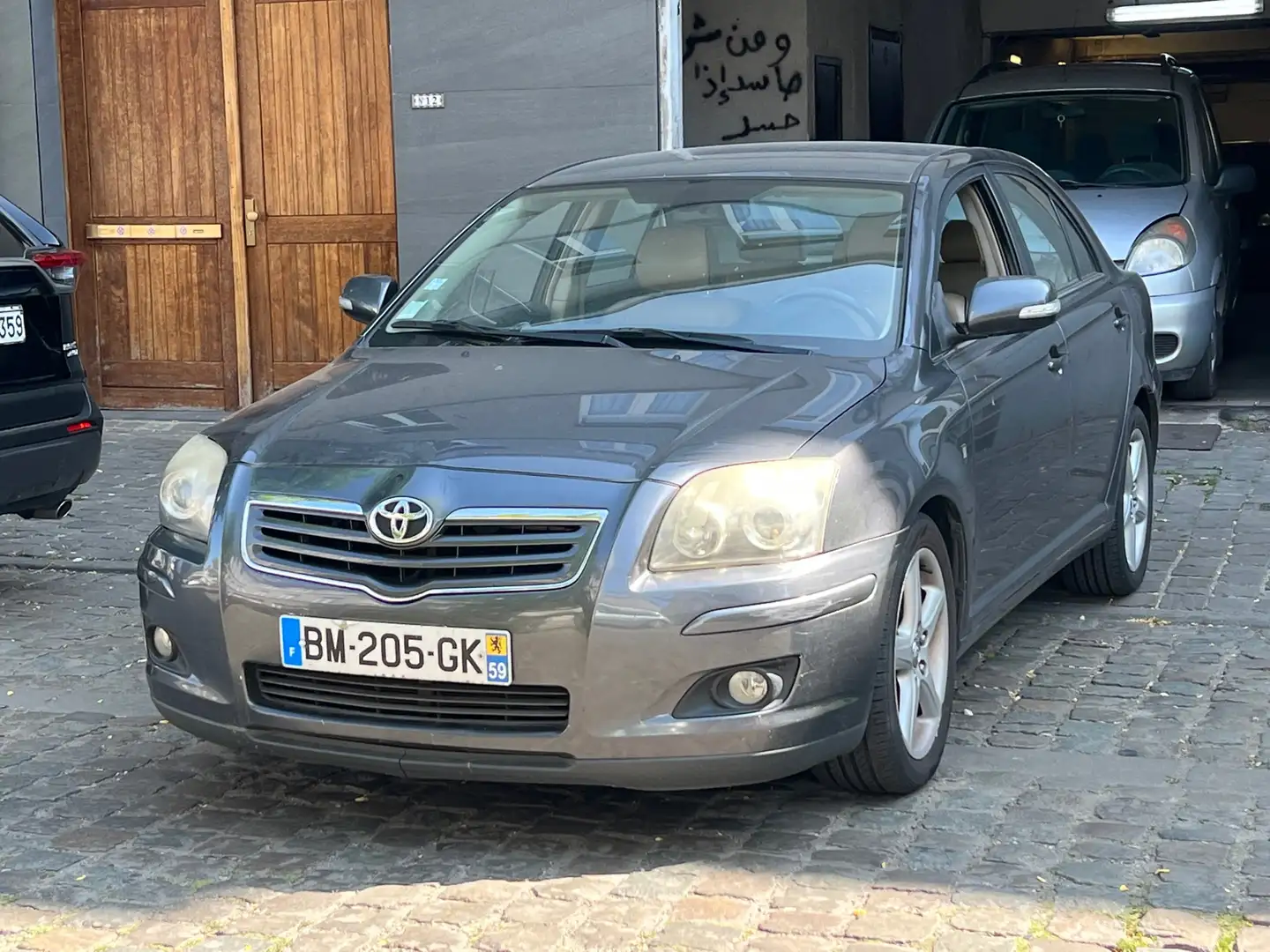 Toyota Avensis 2.0 Turbo D4D 16v Linea Luna Gris - 2