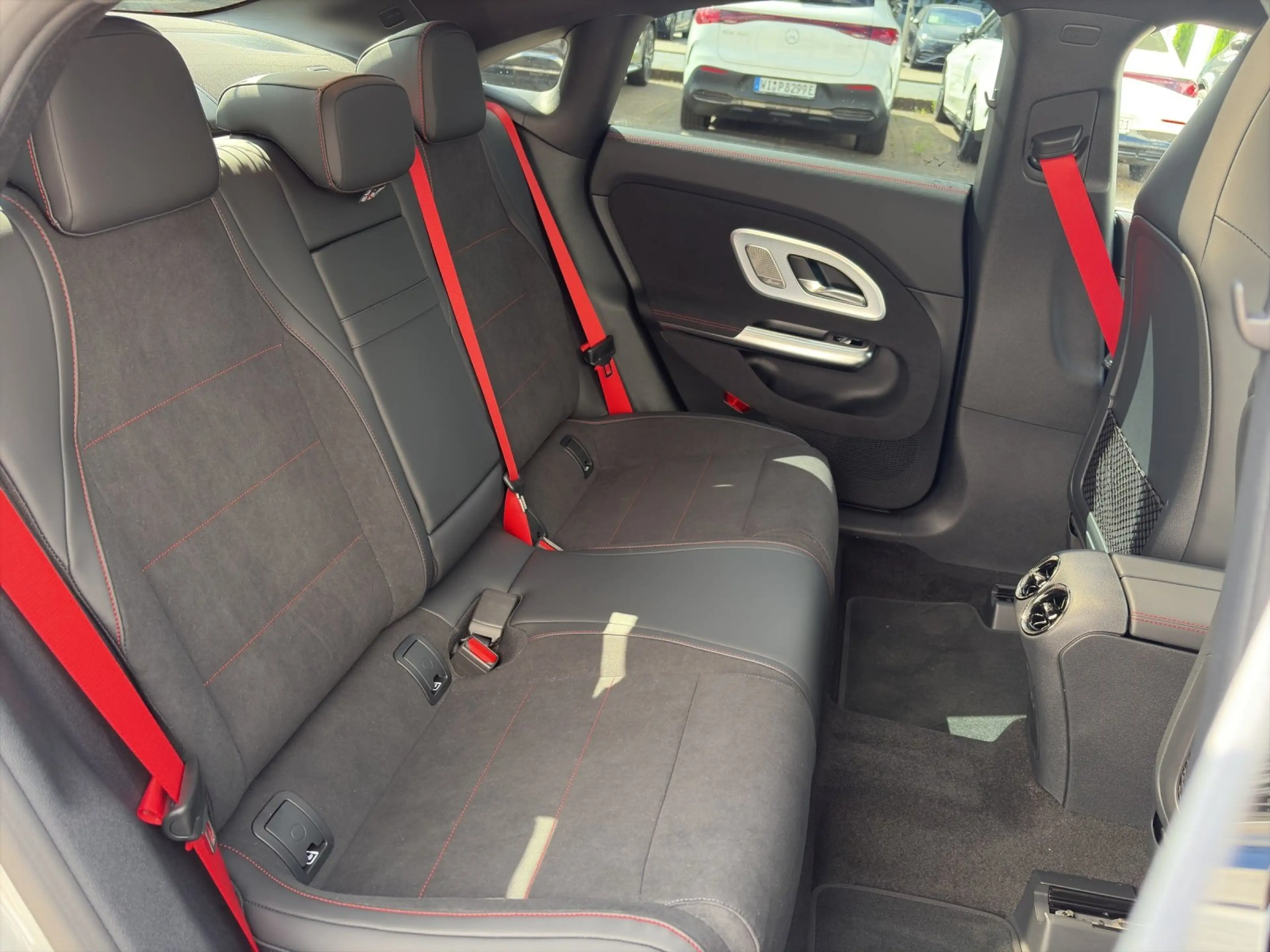 Mercedes-Benz CLA 220 4M AMG SUPERSCREEN Burm3D PANO AHK HUD — photo 10