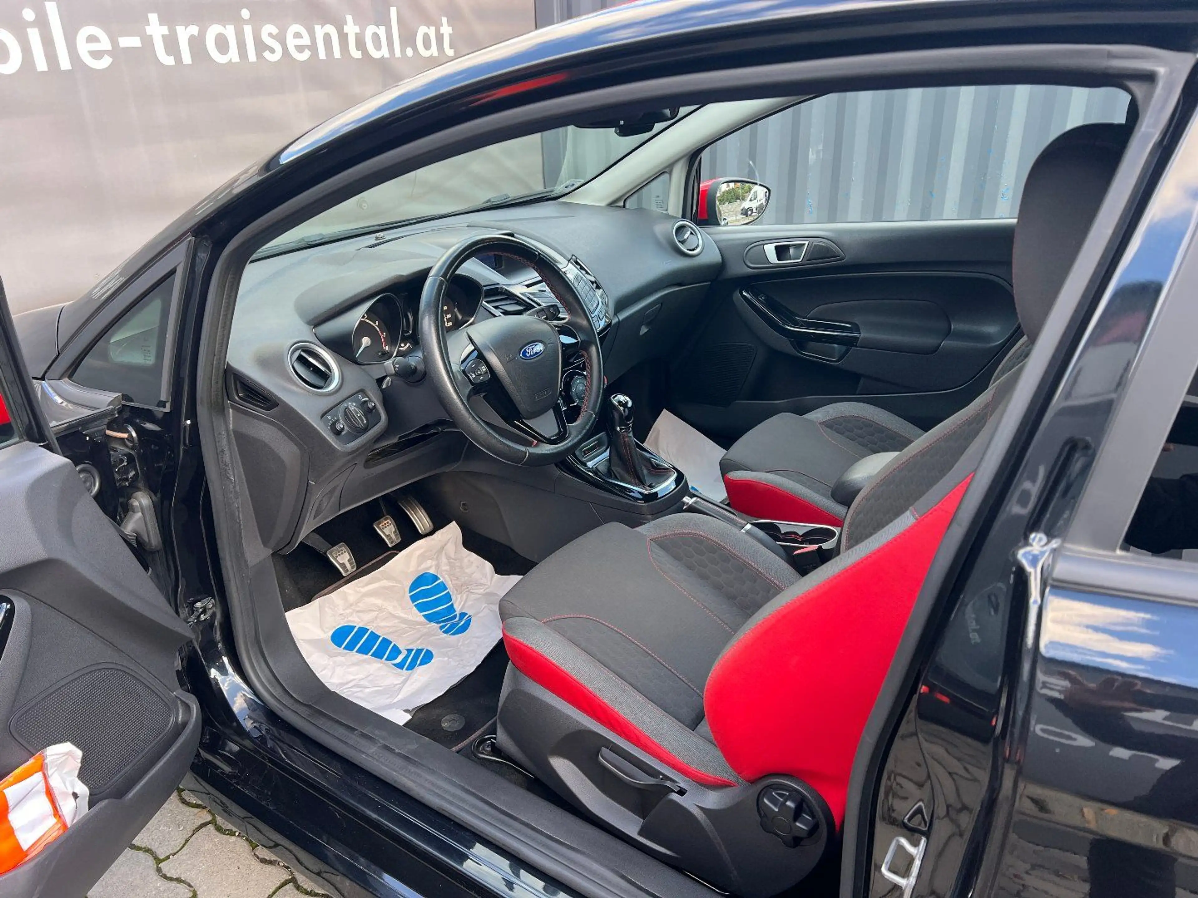Ford Fiesta 1.0 EcoBoost Black Edition — photo 11