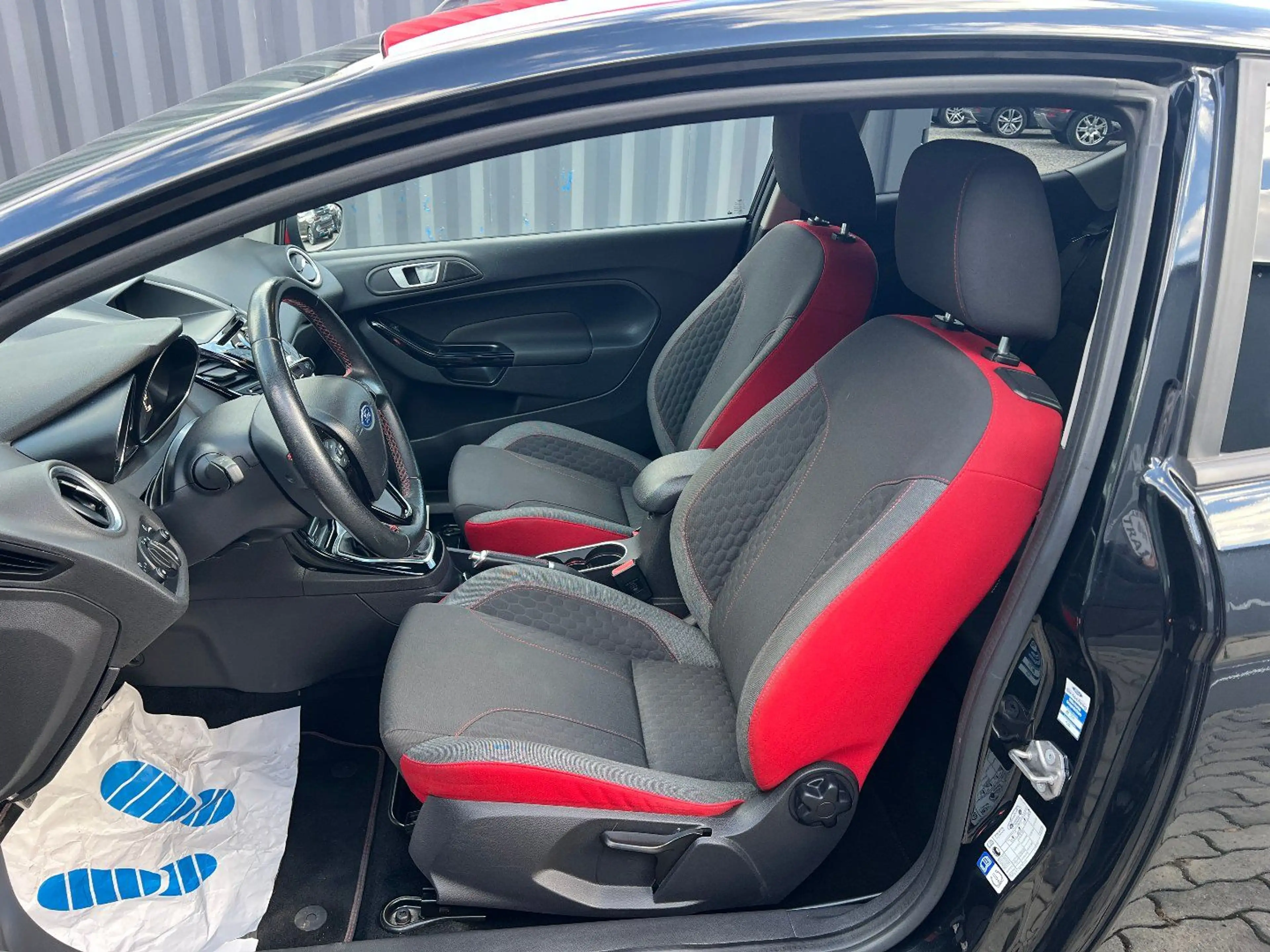 Ford Fiesta 1.0 EcoBoost Black Edition — photo 12