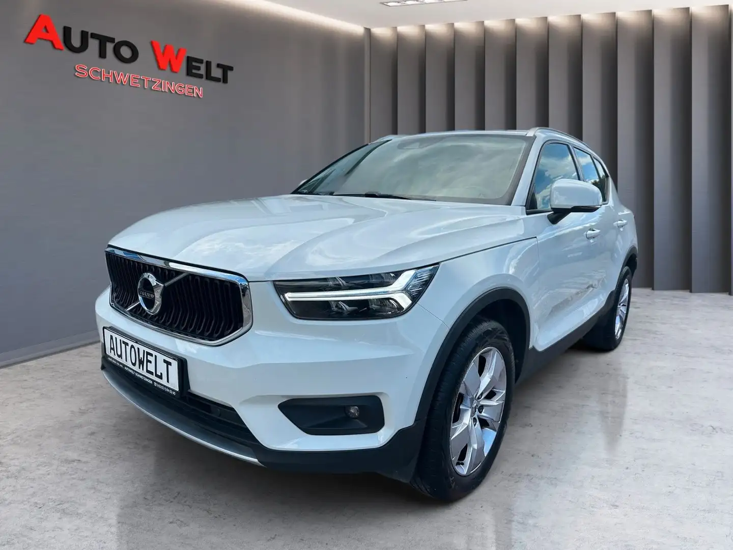 Volvo XC40 Momentum Pro 1.Hand/LED/Pano/ACC/8-fach Weiß - 1
