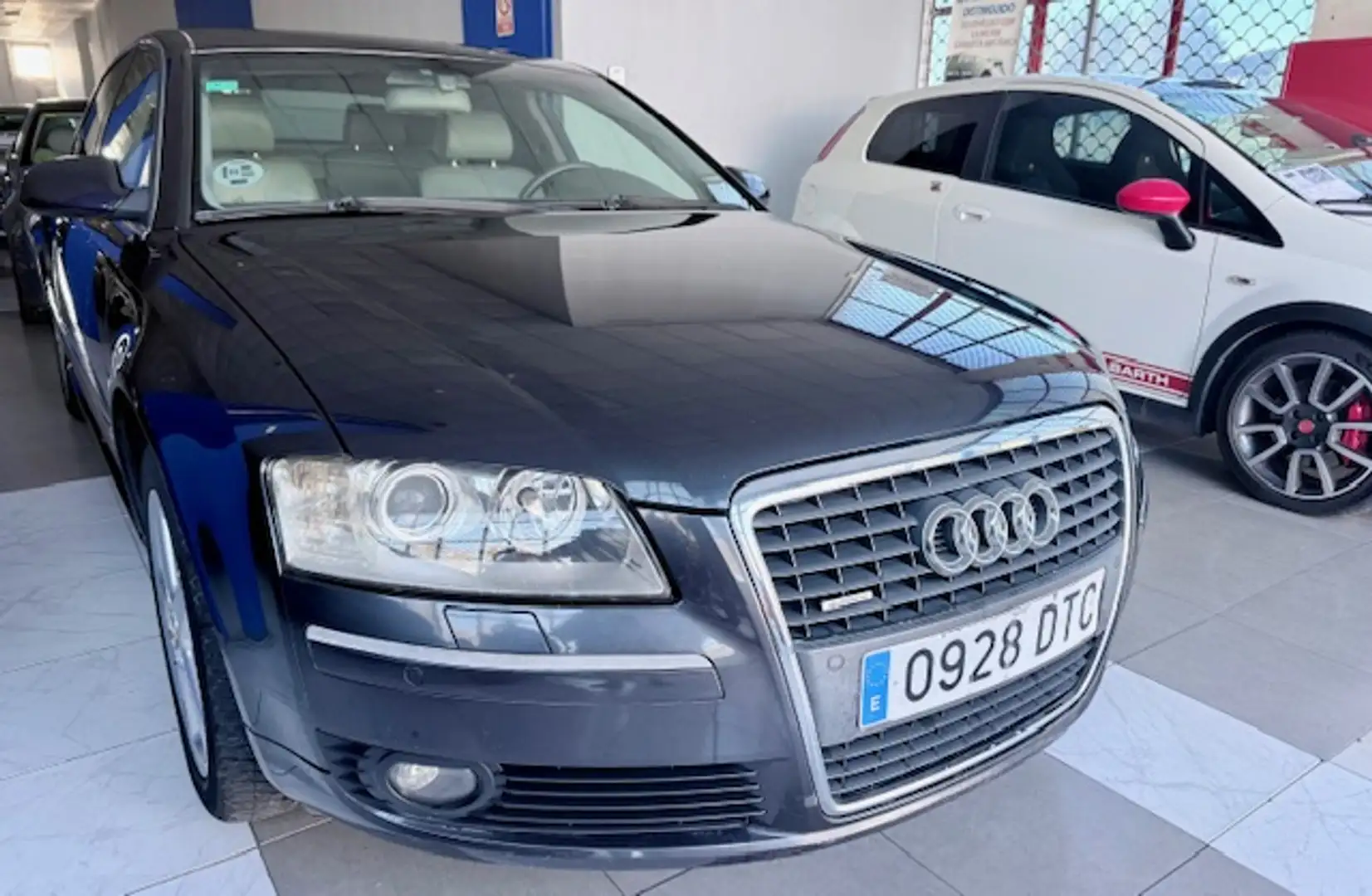 Audi A8 3.7 quattro Tiptronic Gris - 2