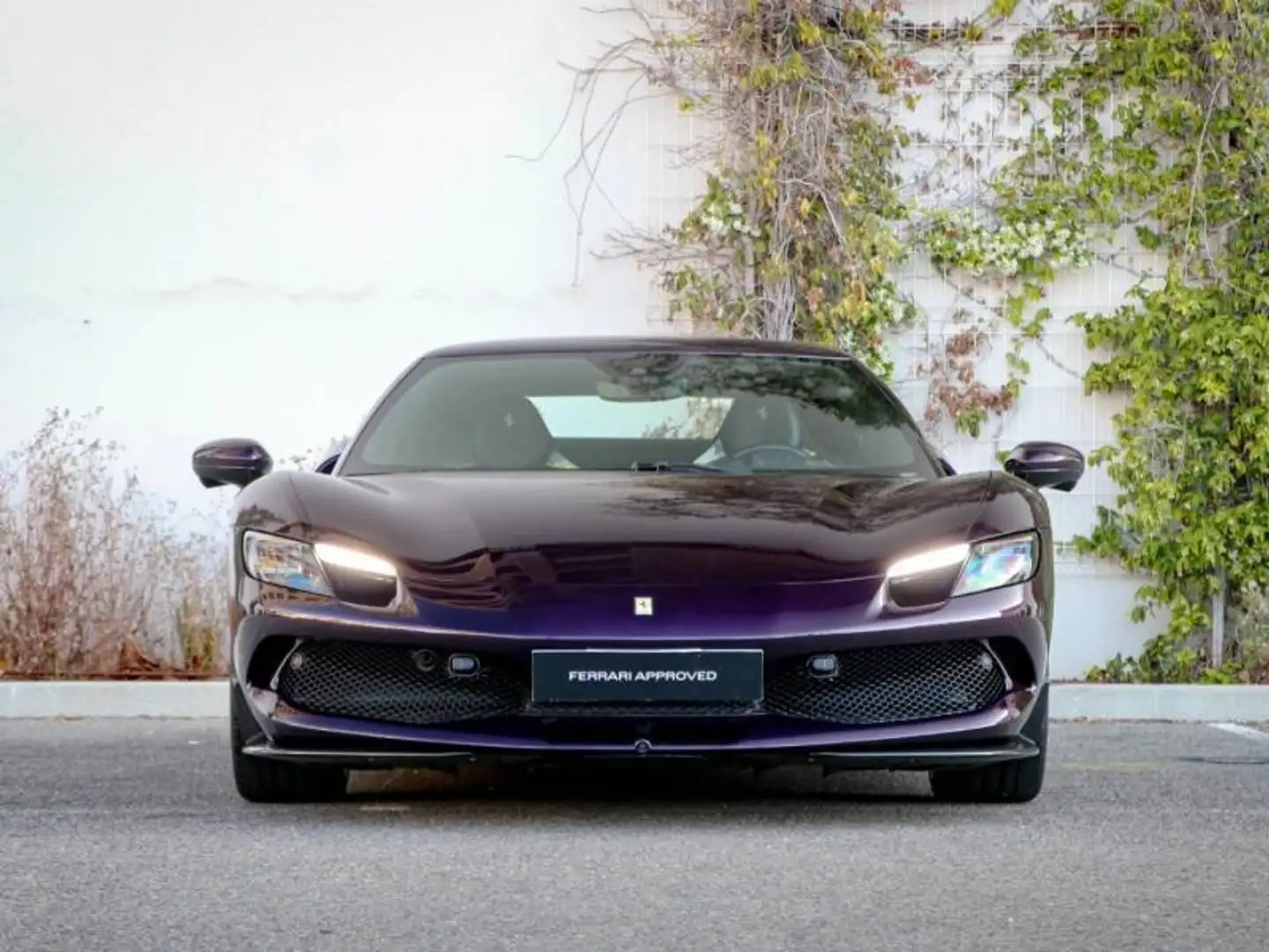 Ferrari 296 GTB V6 Biturbo 3.0 Violett - 2