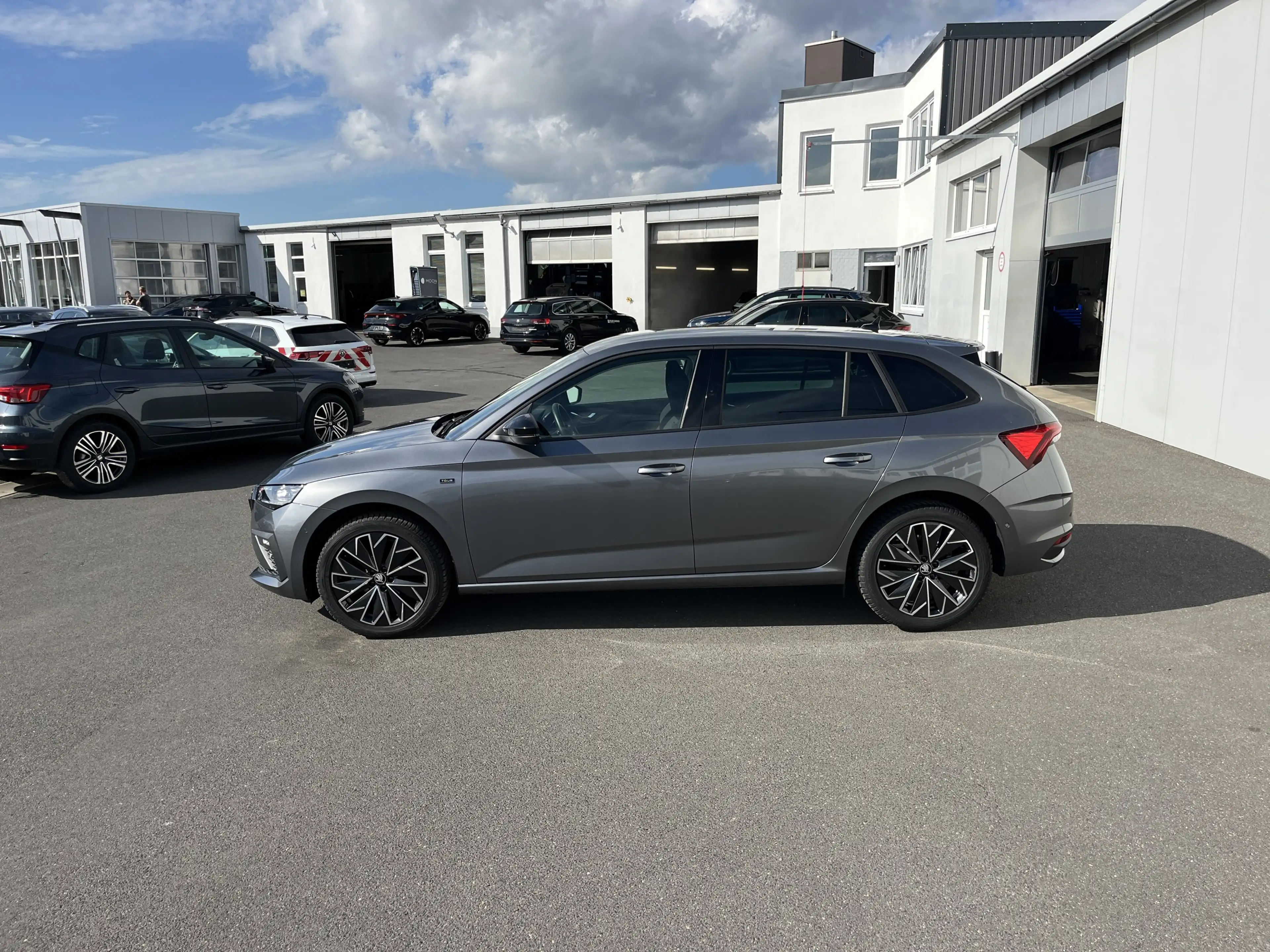 Skoda Scala 1.5 TSI Tour 141€ m.20% Anz. AHK-Vorb. Navi MATR — photo 3