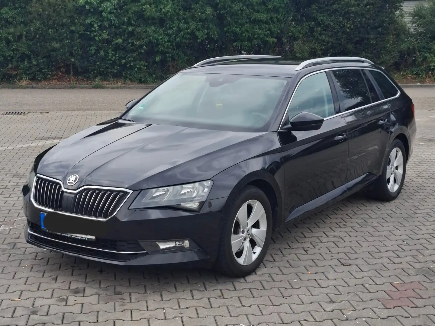Skoda Superb Superb Combi 2.0 TDI DSG Style/TÜV NEU!! Schwarz - 1