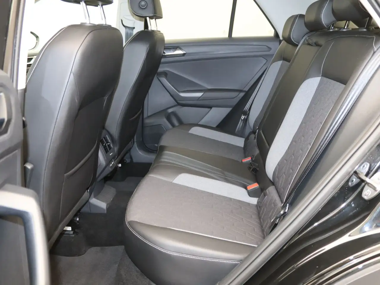 Volkswagen T-Roc Goal 2.0TDI DSG / Navi, CarPlay, LED+, AHK, миниатюра 16