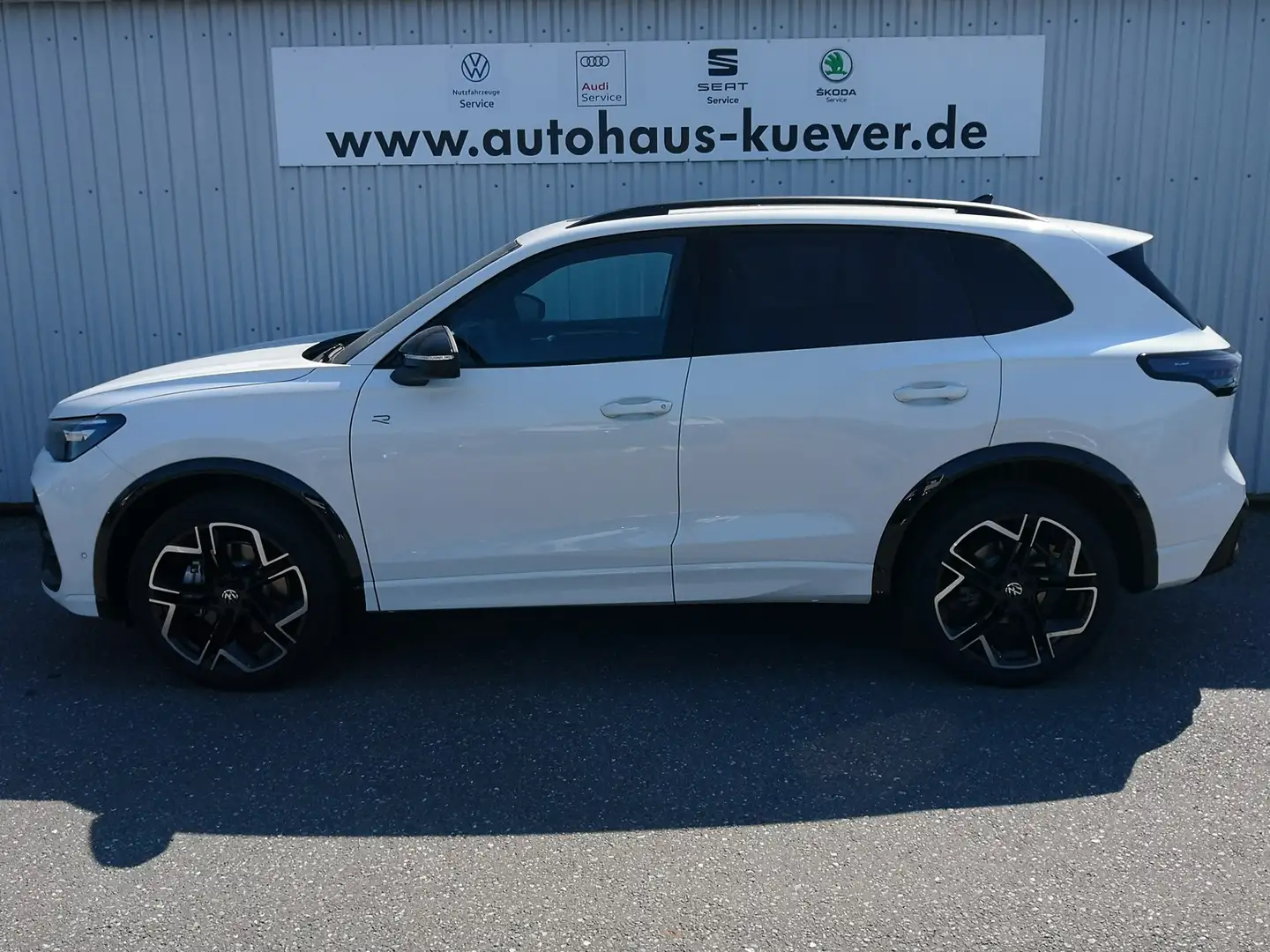 Volkswagen Tiguan 2,0 TDI R-Line DSG Navi+ACC+AHK+Pano+20´´ Weiß - 2