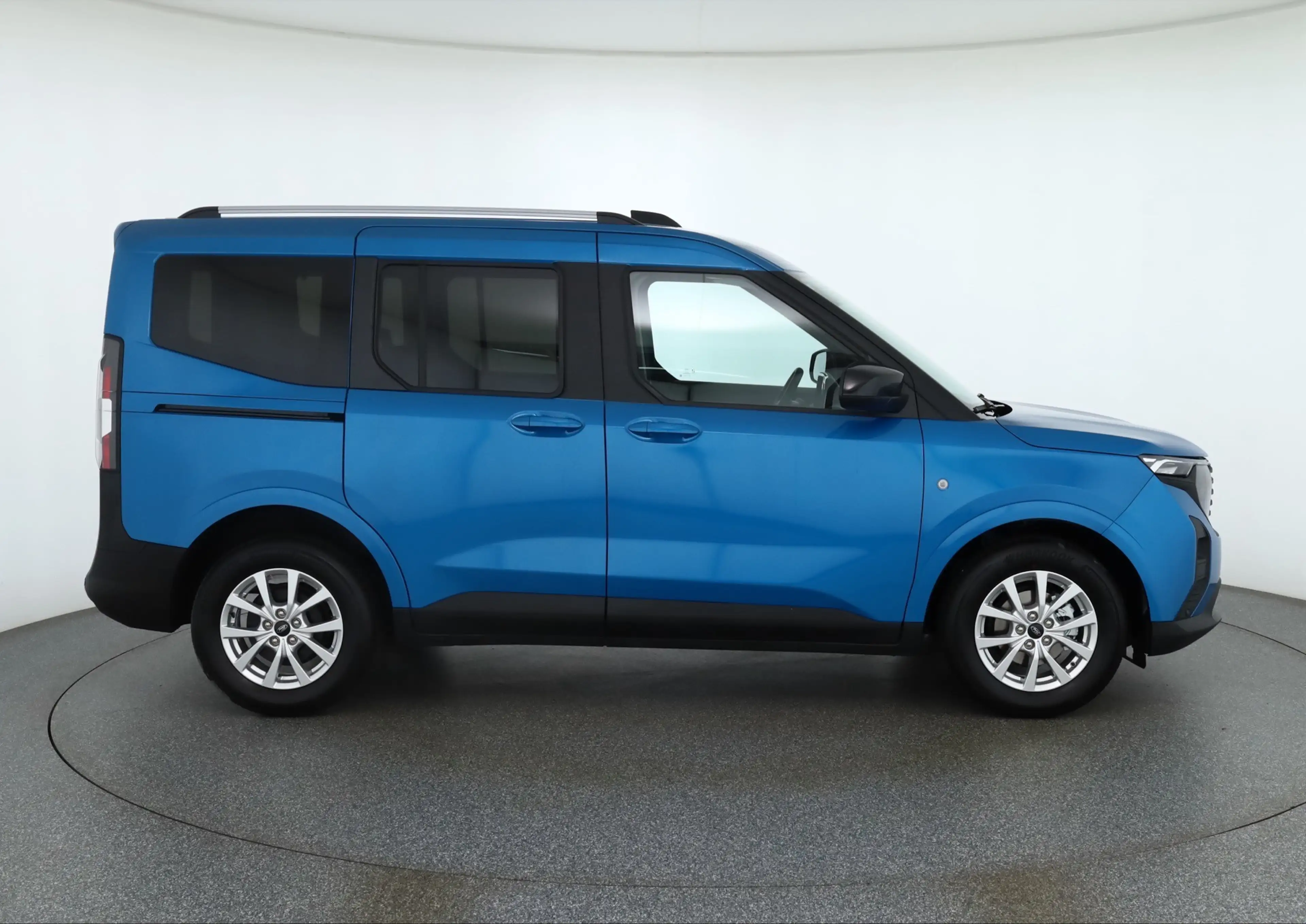 Ford Tourneo Courier Titanium 1.0 EB AHK Kamera — photo 6