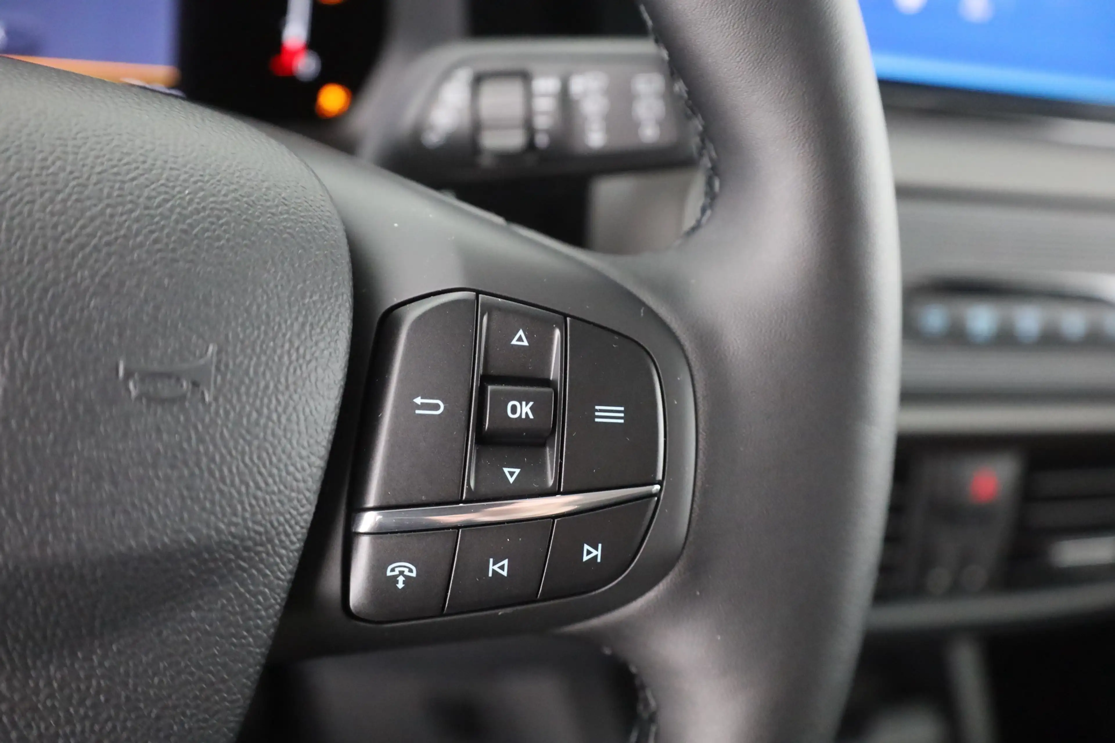 Ford Tourneo Courier Titanium 1.0 EB AHK Kamera — photo 17