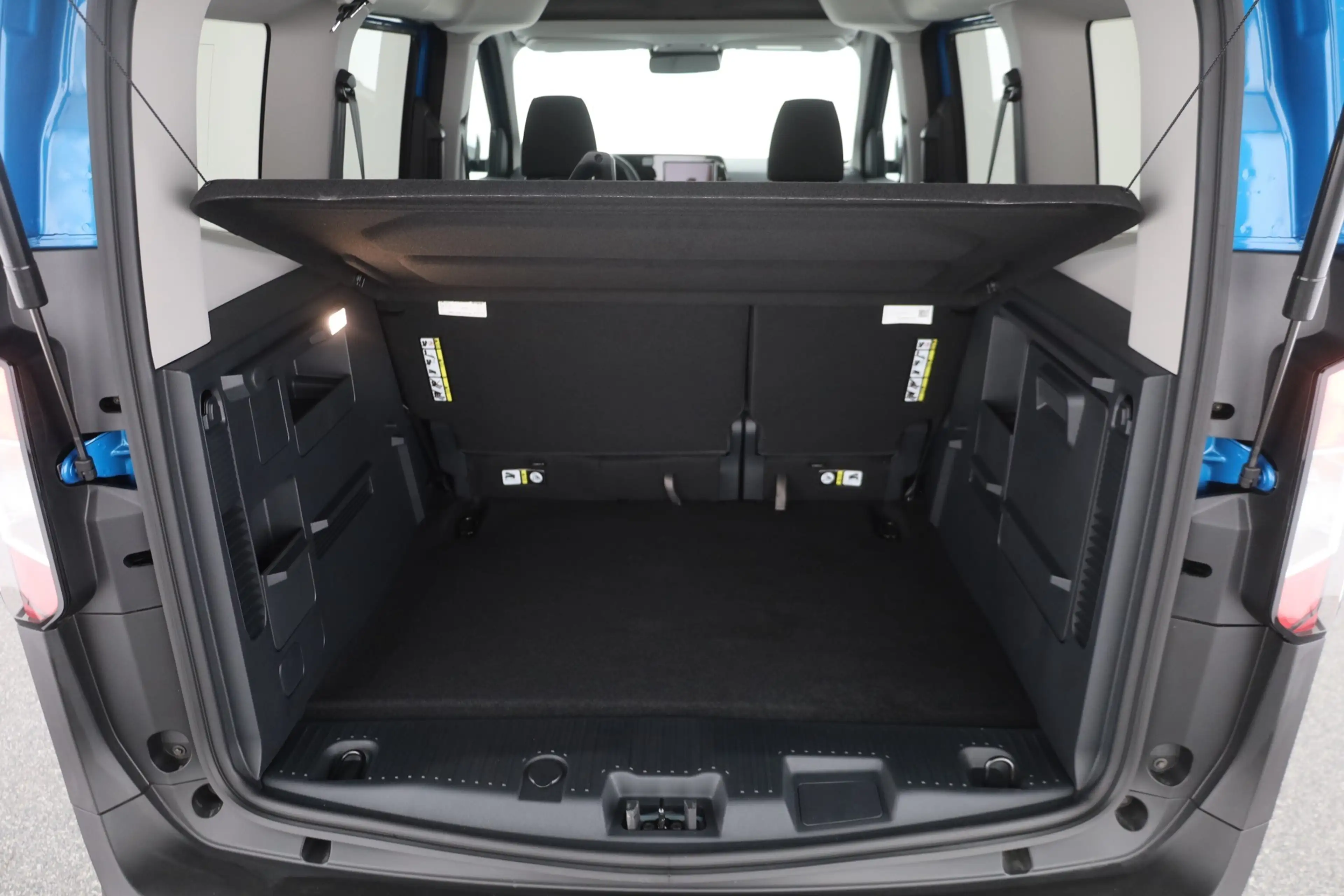 Ford Tourneo Courier Titanium 1.0 EB AHK Kamera — photo 26