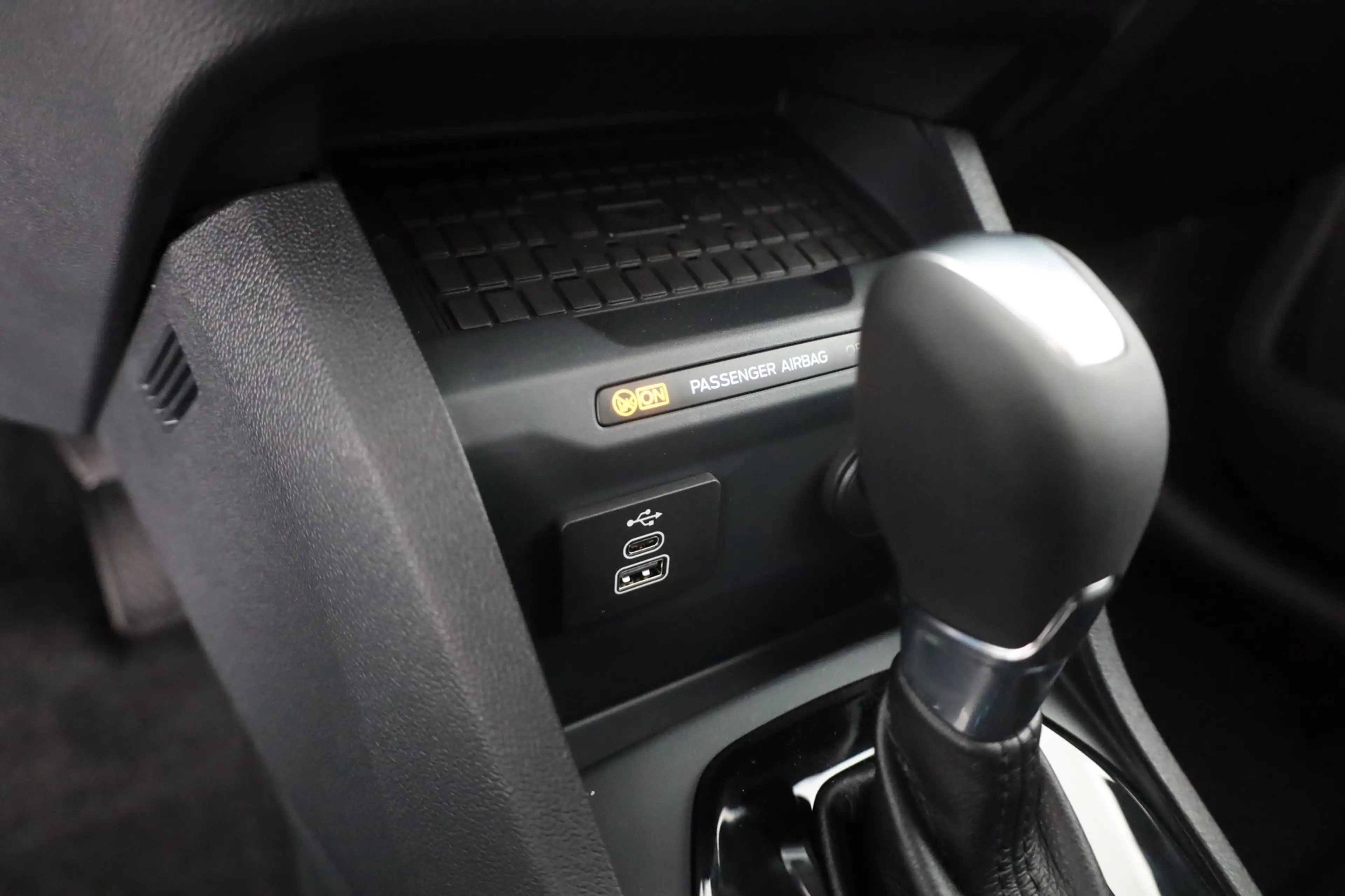Ford Tourneo Courier Titanium 1.0 EB AHK Kamera — photo 13