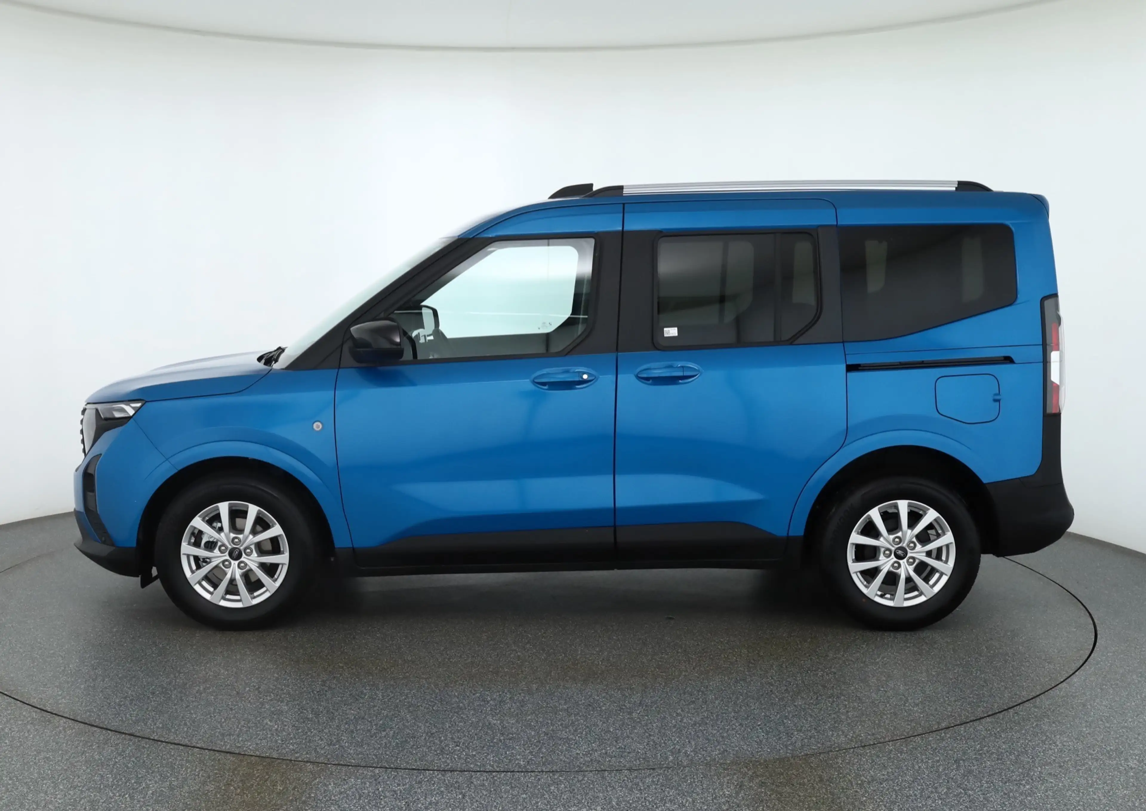 Ford Tourneo Courier Titanium 1.0 EB AHK Kamera — photo 2
