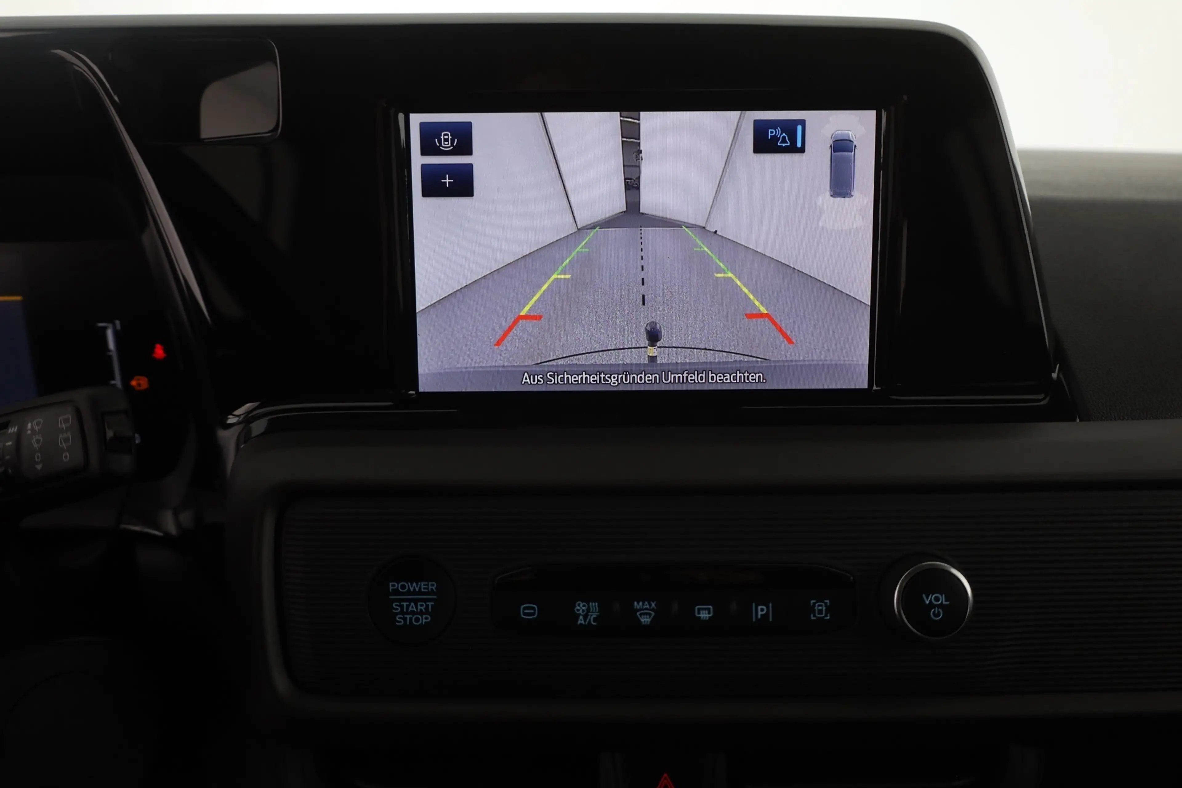 Ford Tourneo Courier Titanium 1.0 EB AHK Kamera — photo 27