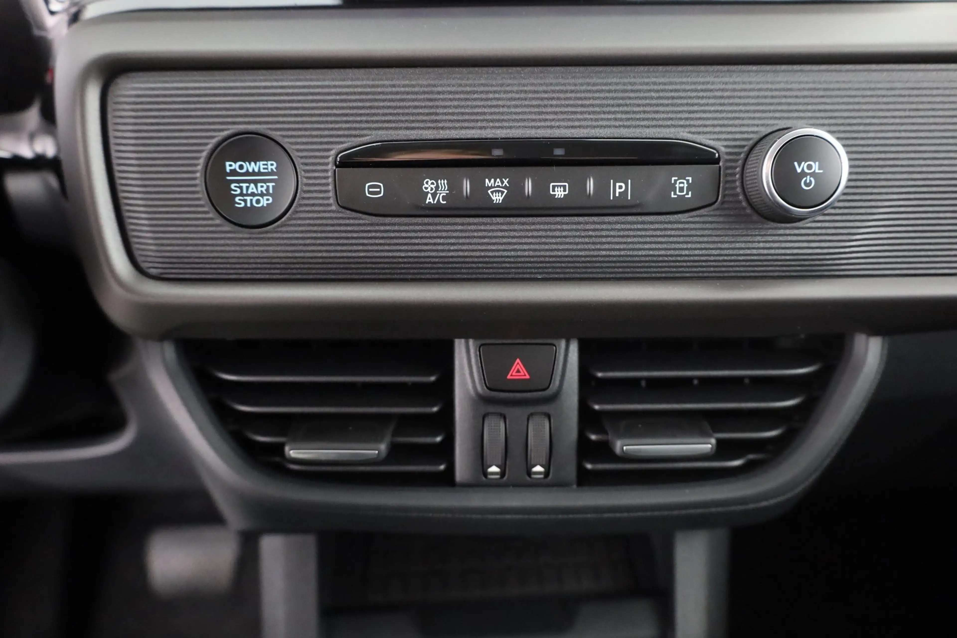Ford Tourneo Courier Titanium 1.0 EB AHK Kamera — photo 12