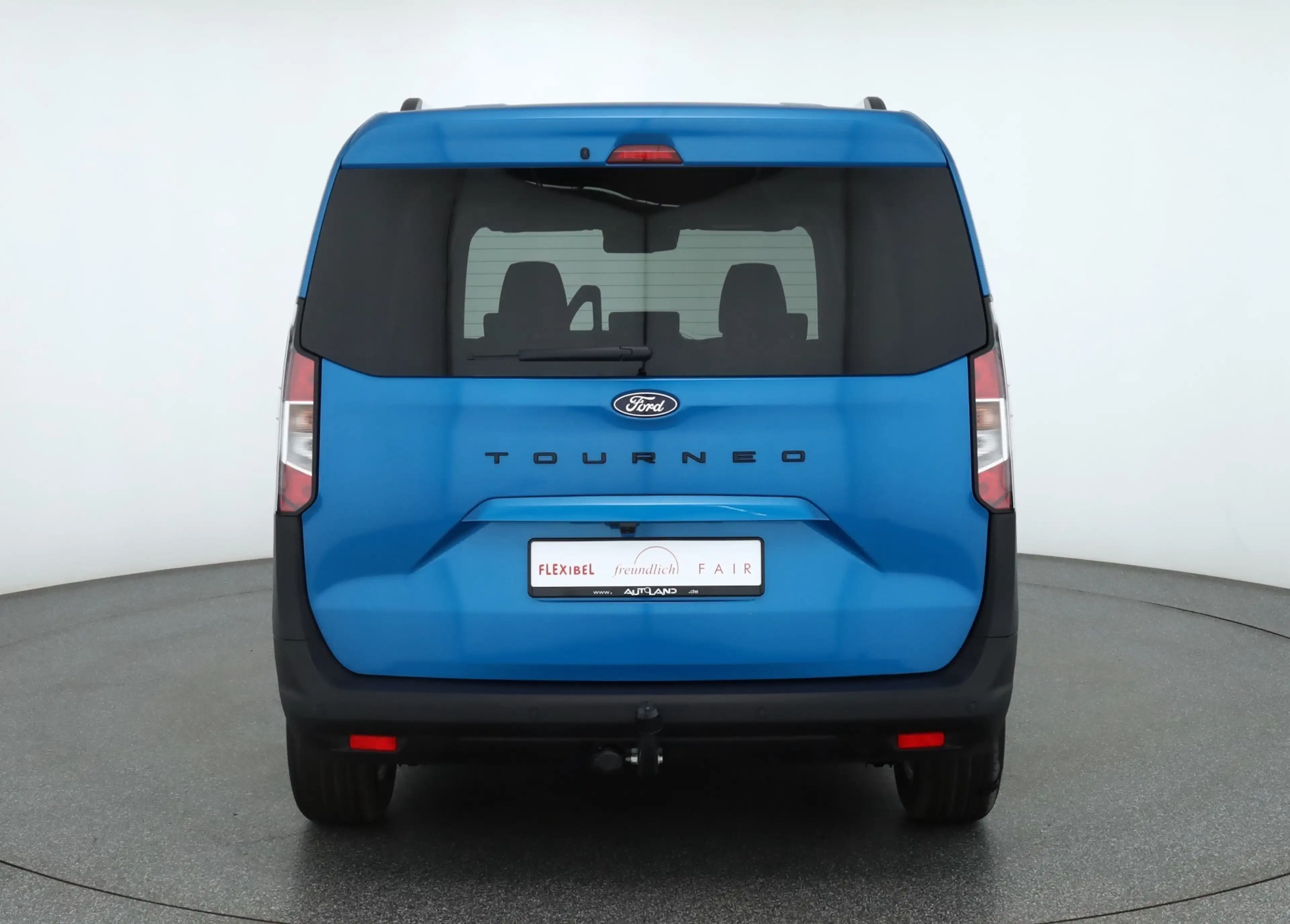 Ford Tourneo Courier Titanium 1.0 EB AHK Kamera — photo 4