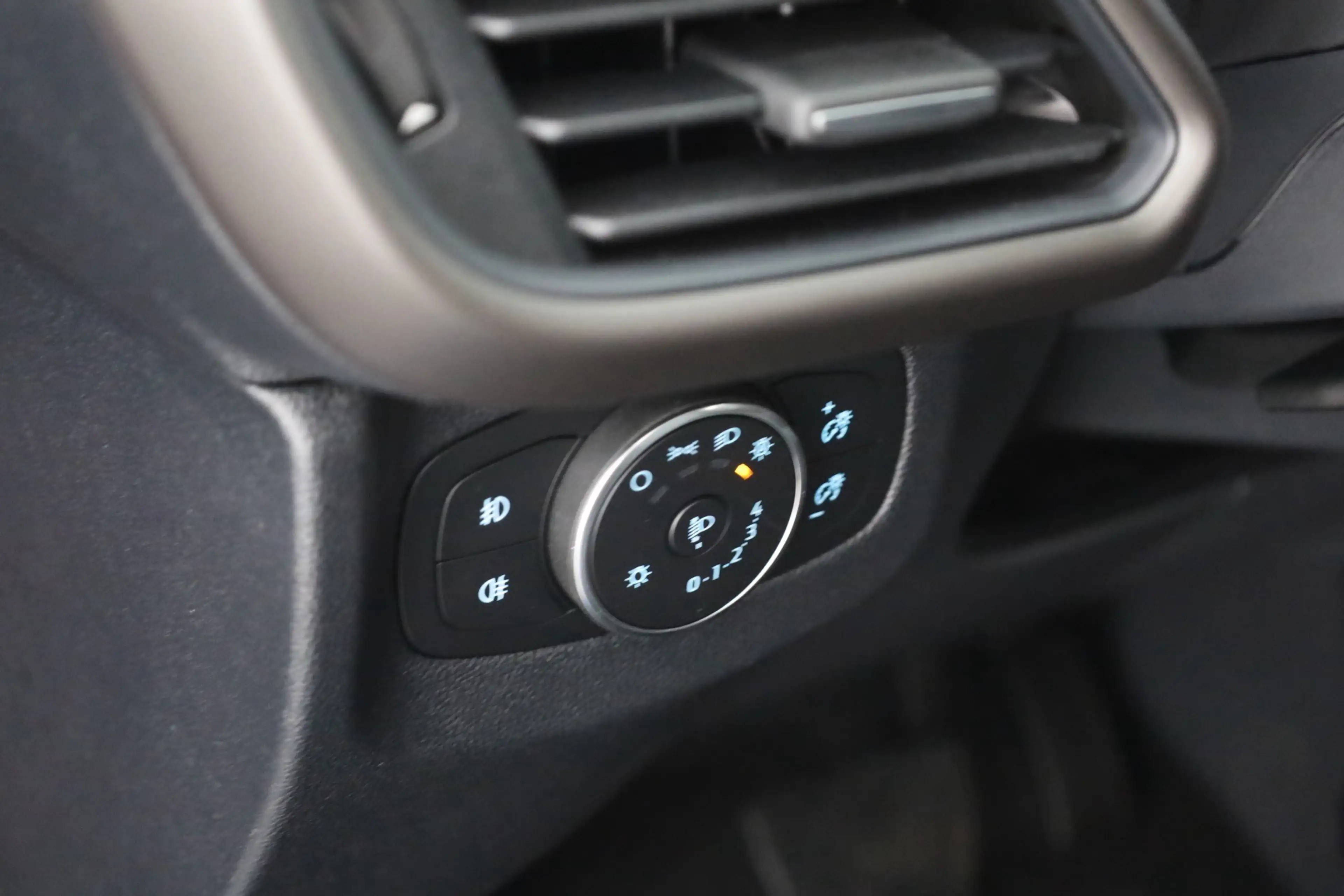 Ford Tourneo Courier Titanium 1.0 EB AHK Kamera — photo 21