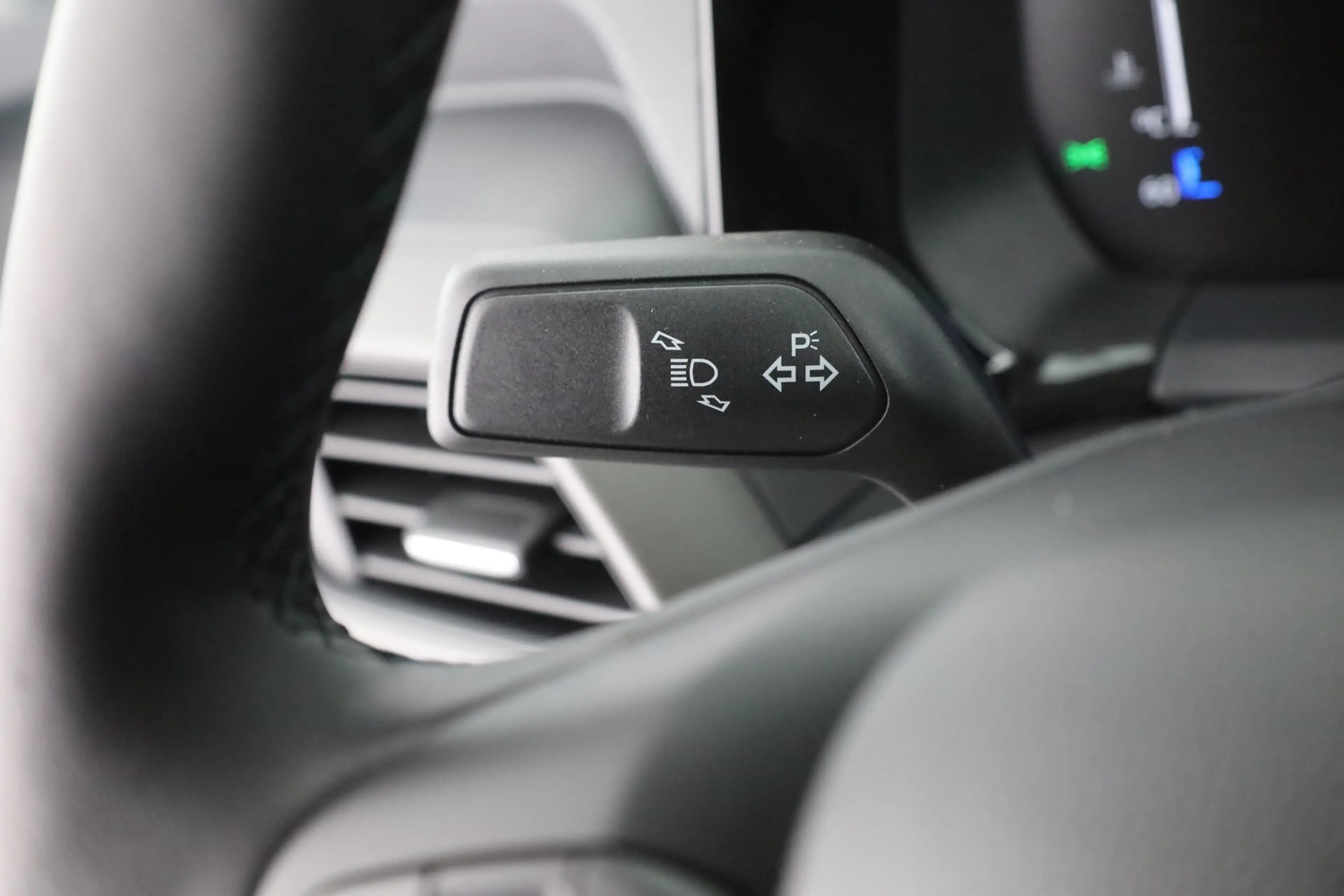 Ford Tourneo Courier Titanium 1.0 EB AHK Kamera — photo 19