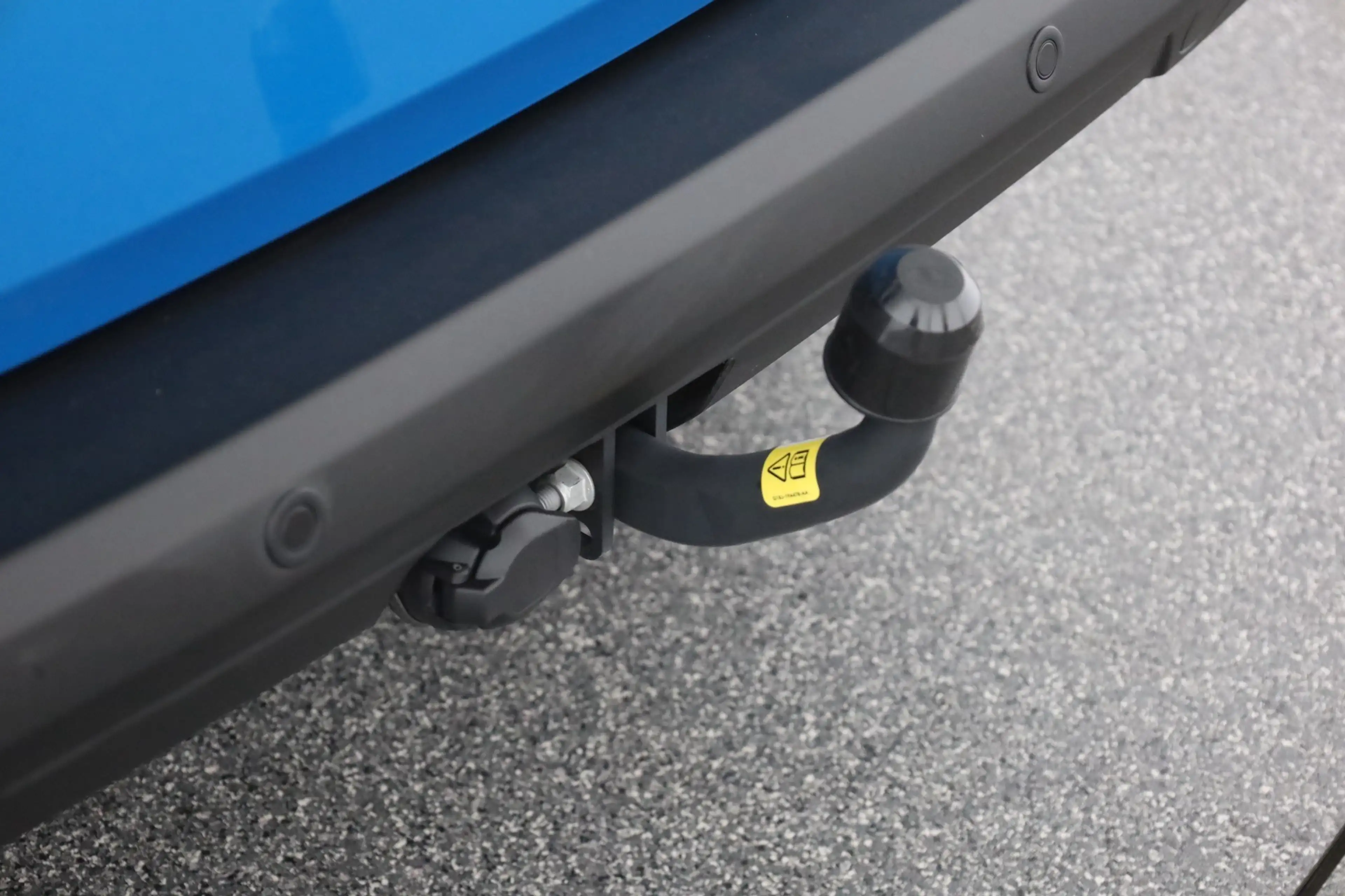 Ford Tourneo Courier Titanium 1.0 EB AHK Kamera — photo 28