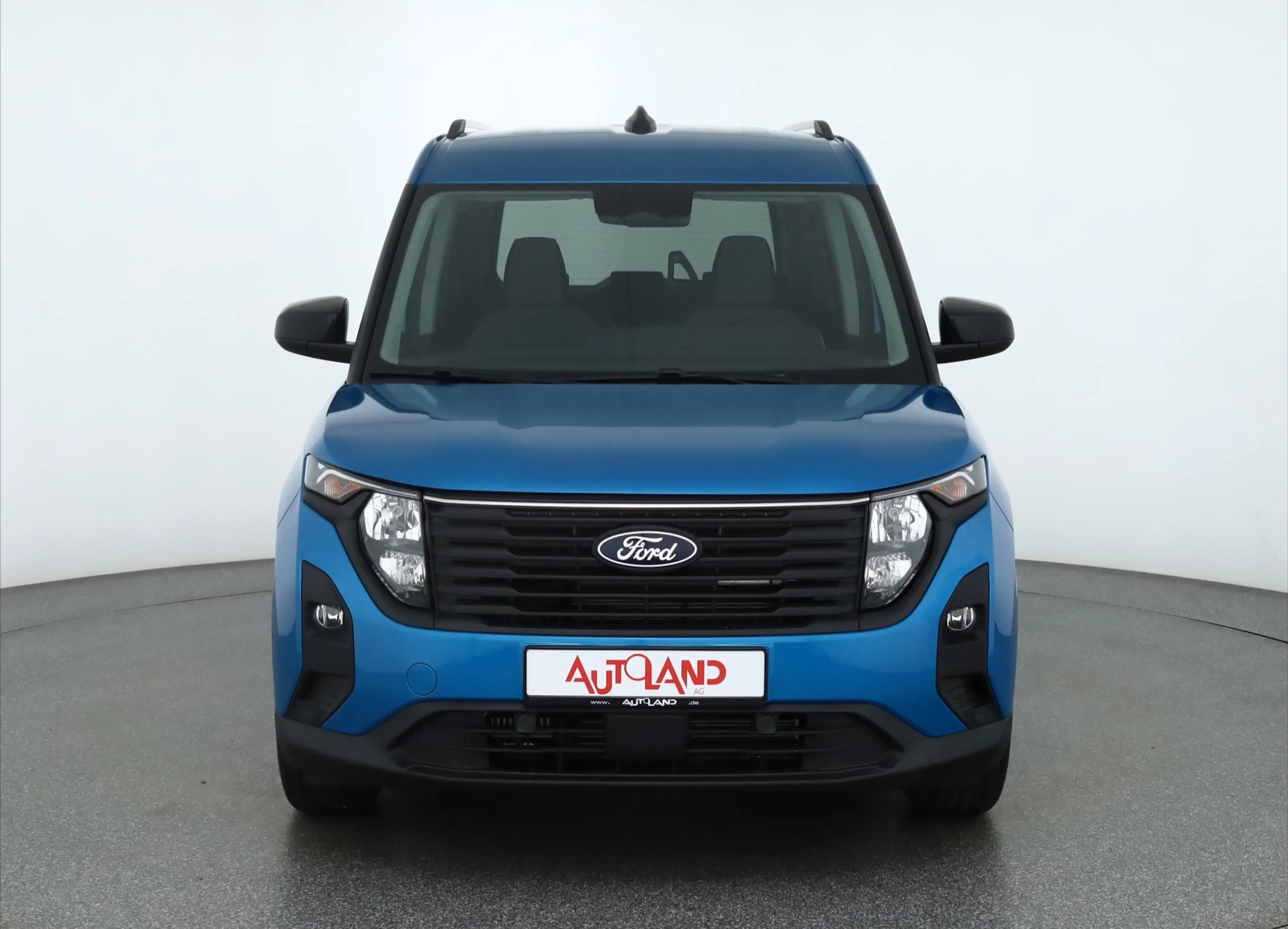 Ford Tourneo Courier Titanium 1.0 EB AHK Kamera — photo 8